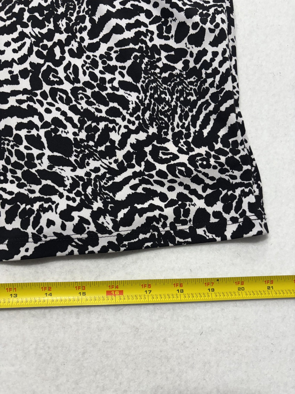 MICHAEL Michael Kors Shirt Womens Large Black Animal Print Short Sleeve Tee