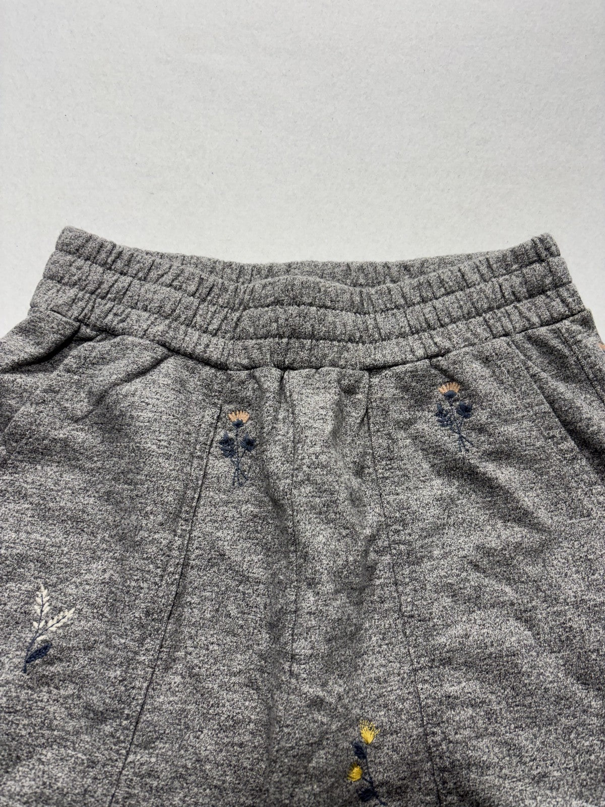 AG Sweat Shorts Womens Small Gray Embroidered Floral Knit Casual Elastic Waist