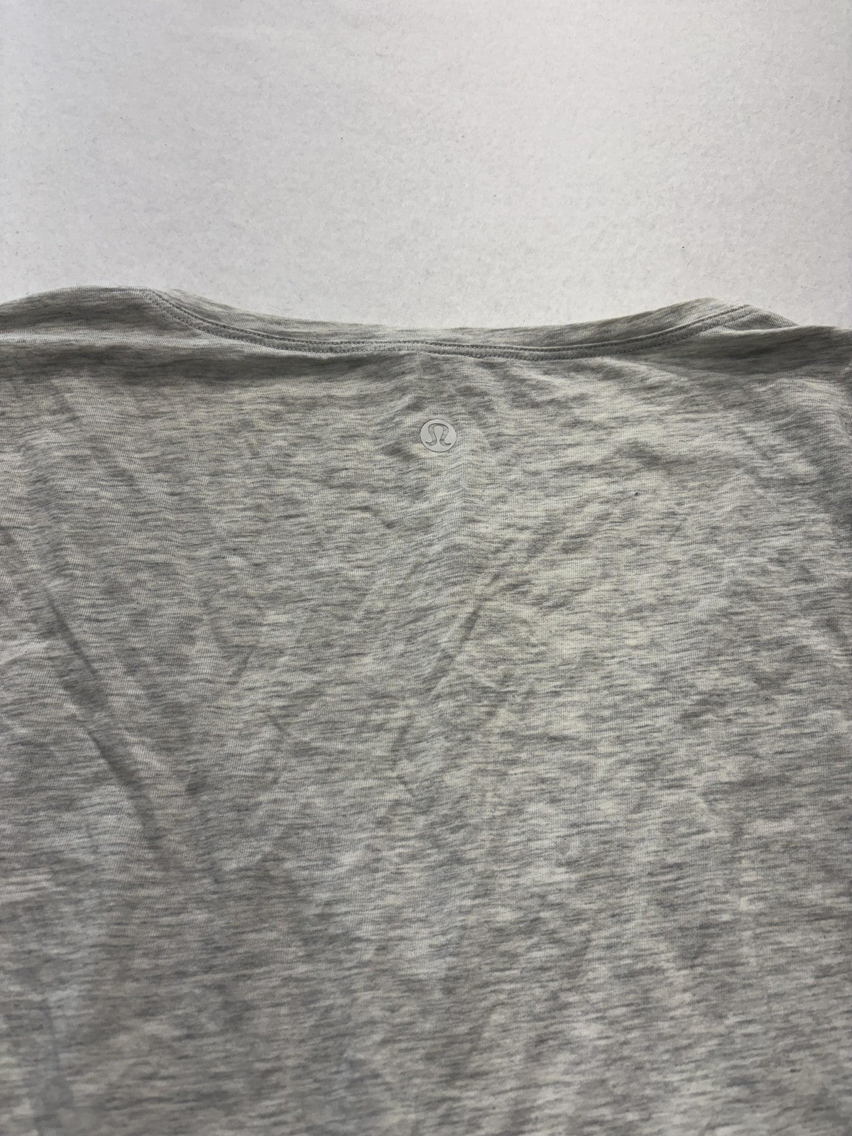 Lululemon Athletica Shirt Womens 4 Gray V Neck Tie Front Cropped Tee Casual