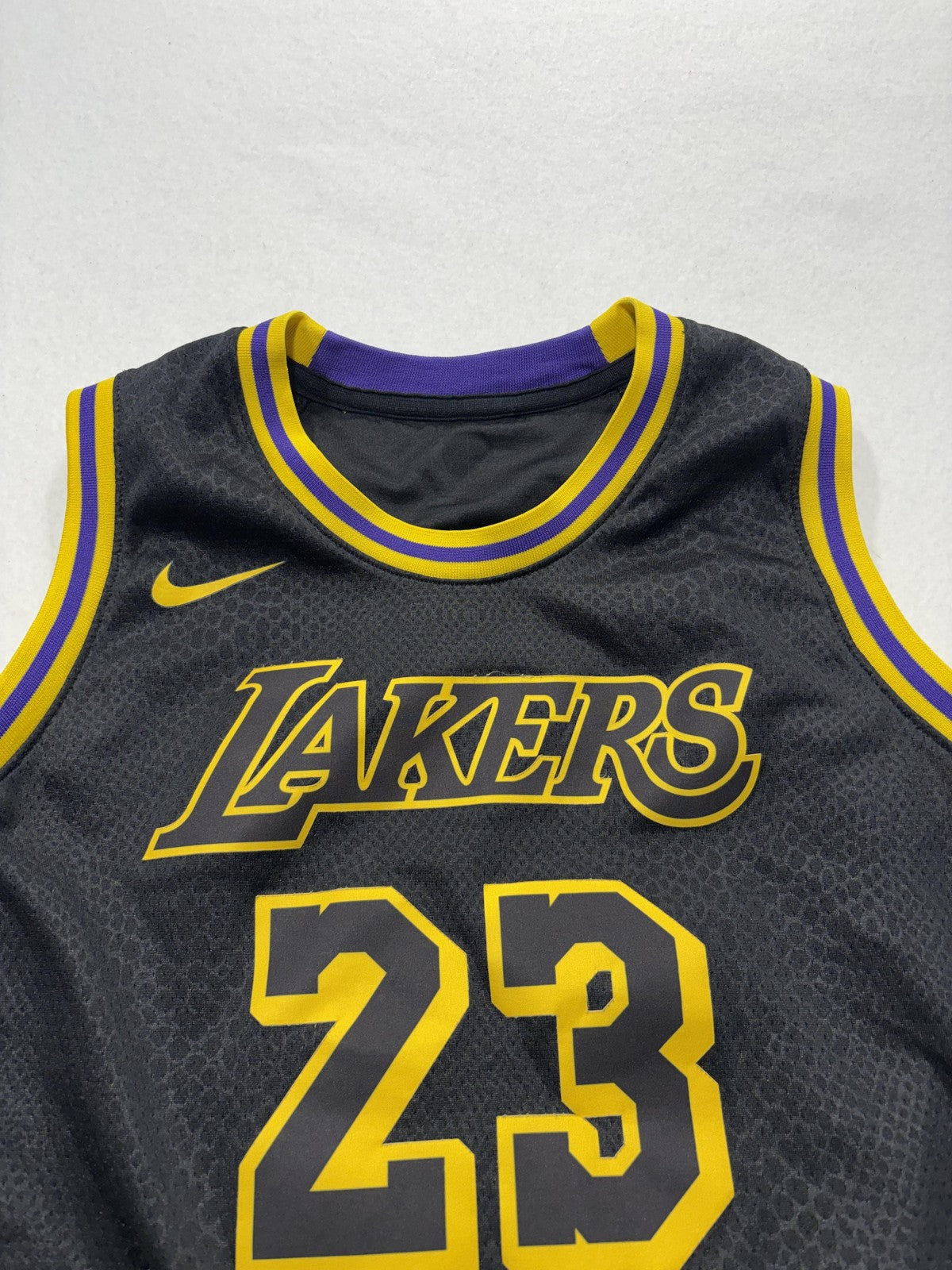 Los Angeles Lakers Jersey Boys Large Black NBA Basketball Nike LeBron James 23