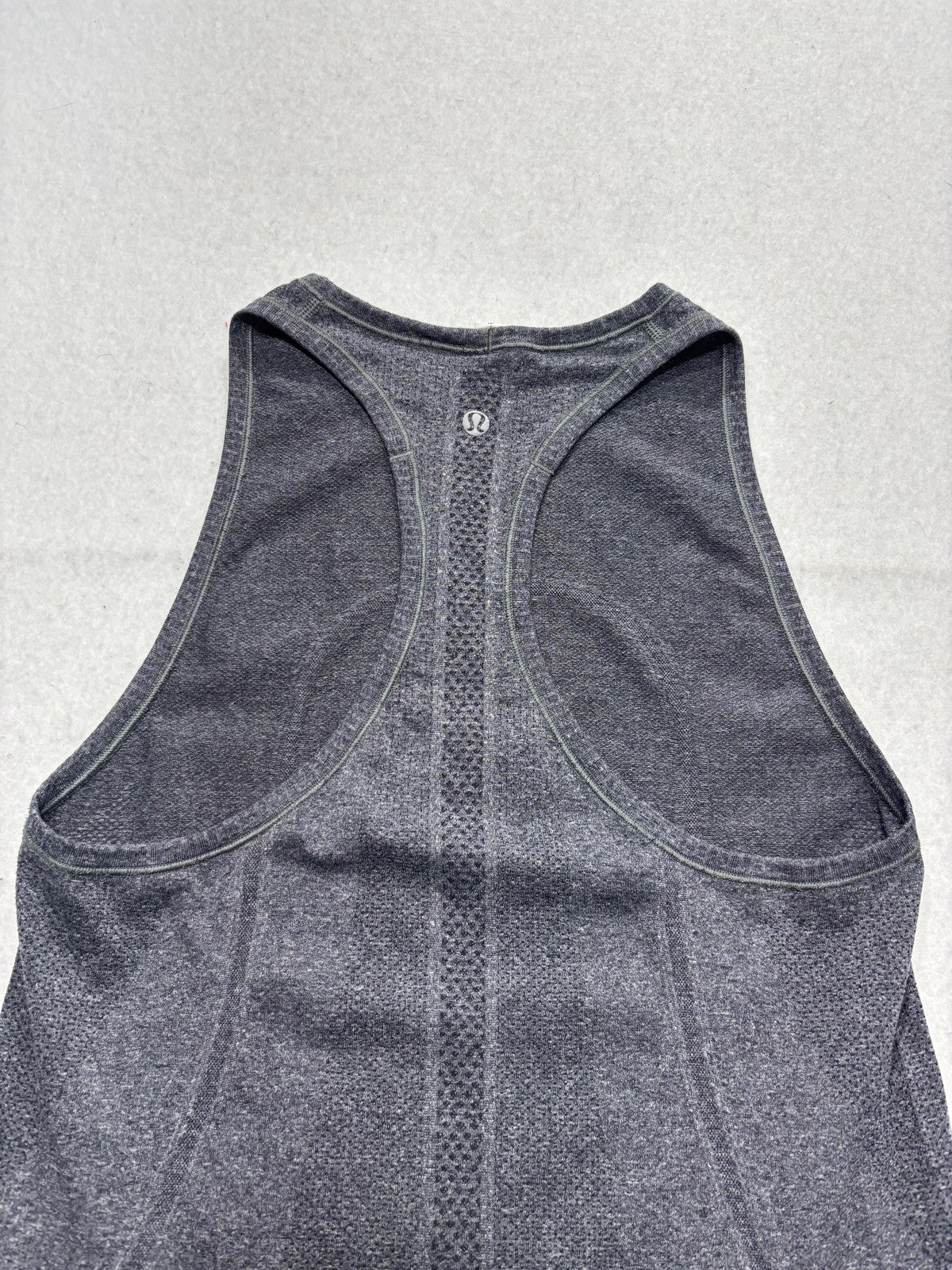 Lululemon Swiftly Tech Tank Womens 6 Gray Crew Neck Racerback Knit Athletic Top
