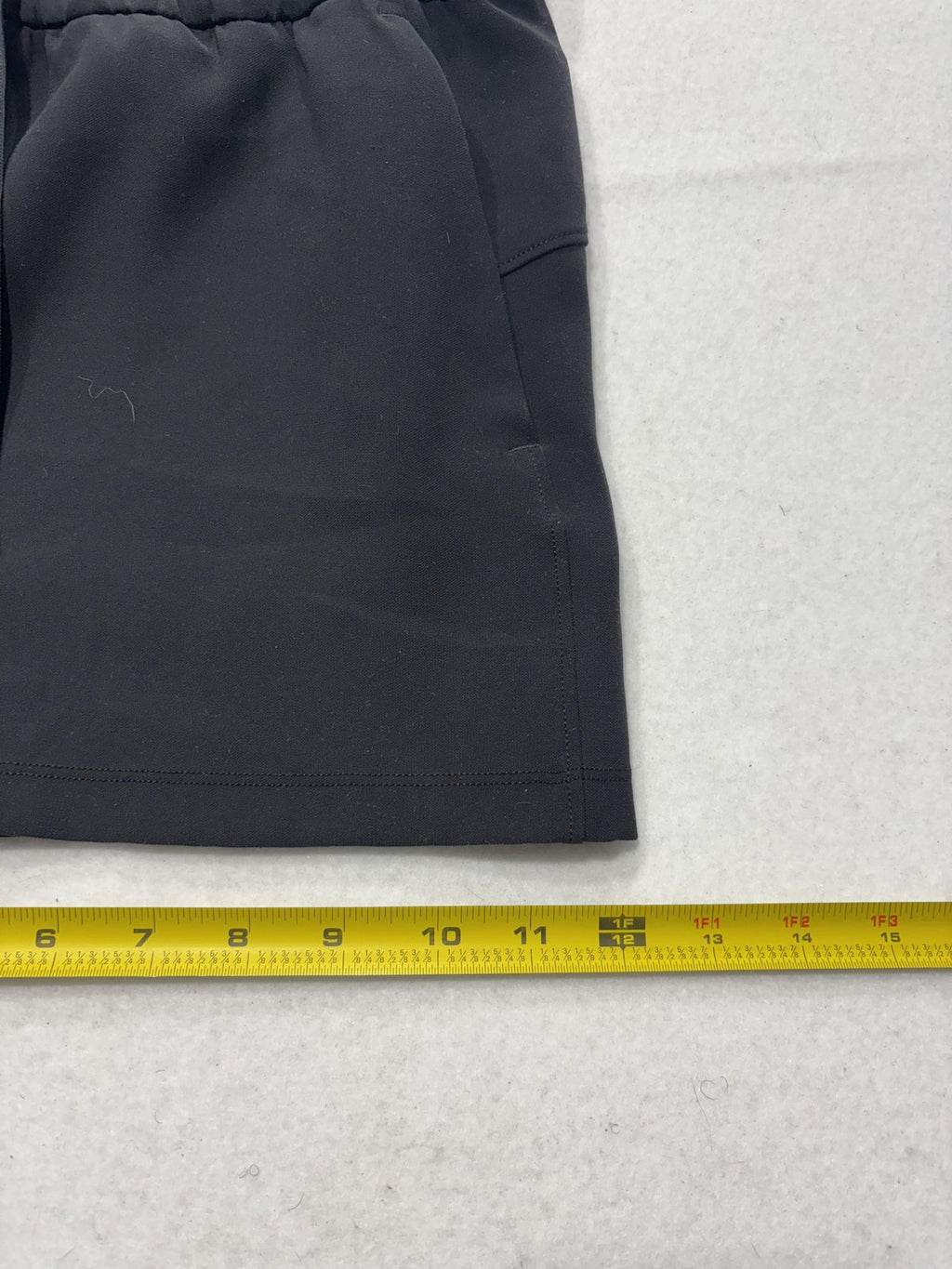 Lululemon Running Shorts Womens 6 Black 3" Inseam Drawstring Pockets Athletic
