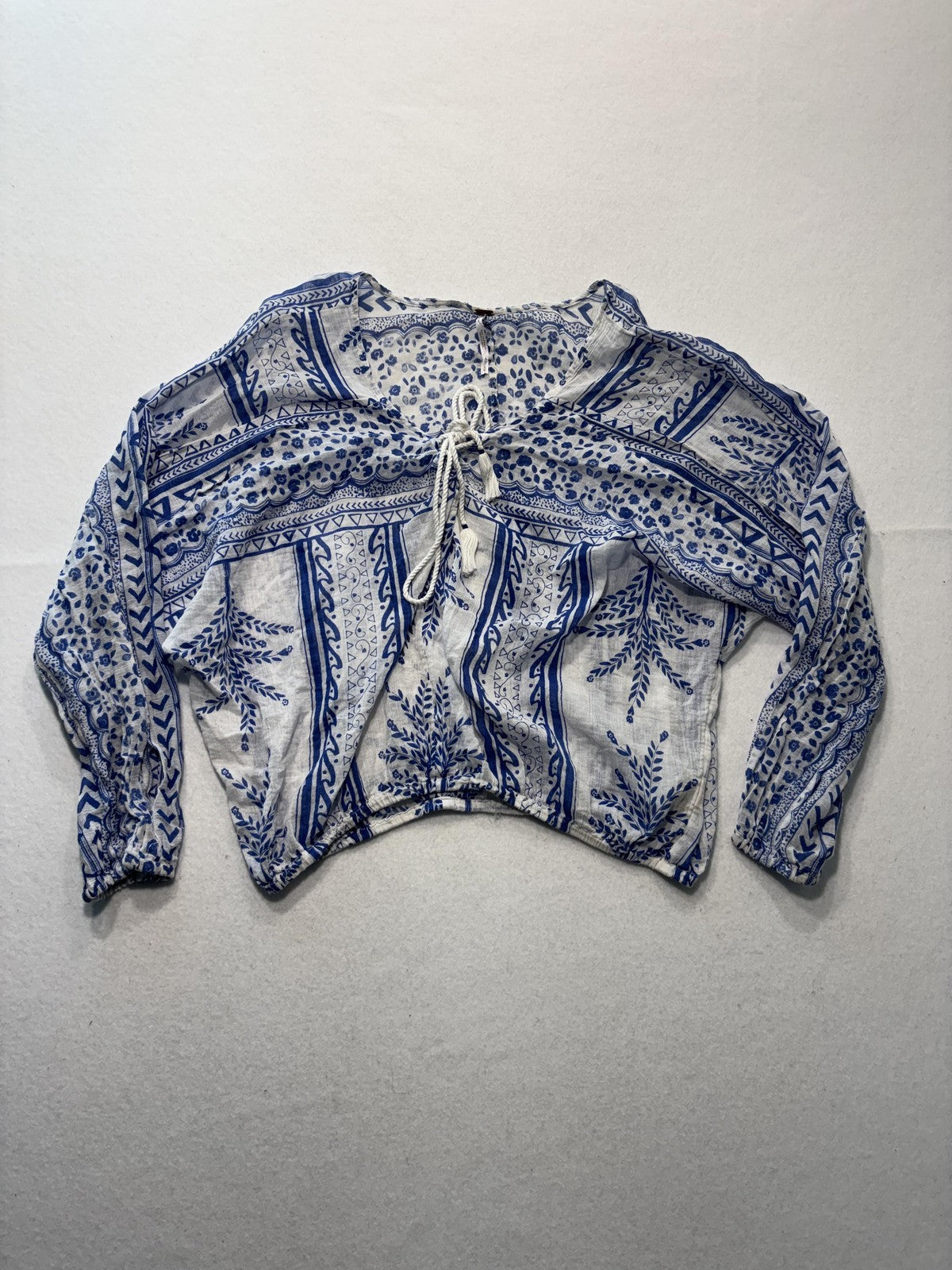 Free People Blouse Womens Medium Blue Long Sleeve Floral Tassel Crop Top Boho