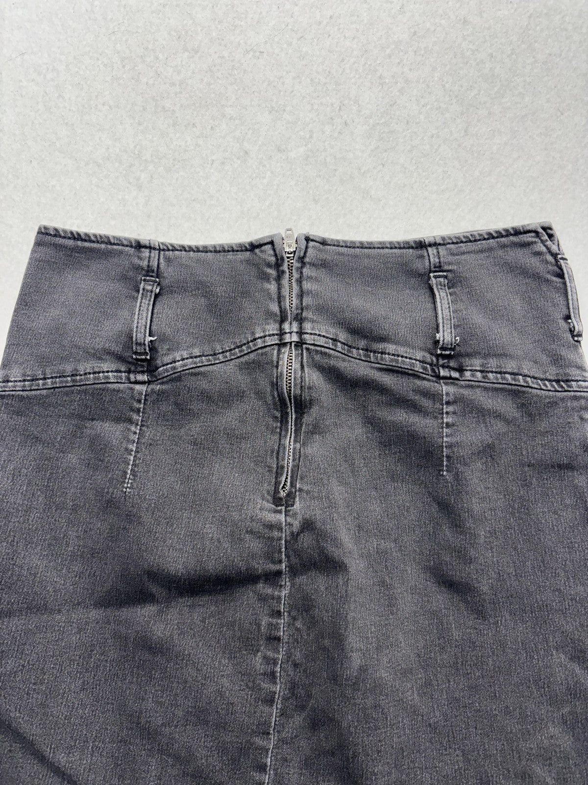 Free People Skirt Womens 12 Gray Denim High Rise Zip Back Mini Stretch Casual