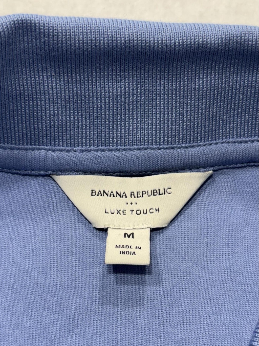 Banana Republic Luxe Touch Polo Shirt Mens Medium Blue Short Sleeve V Neck