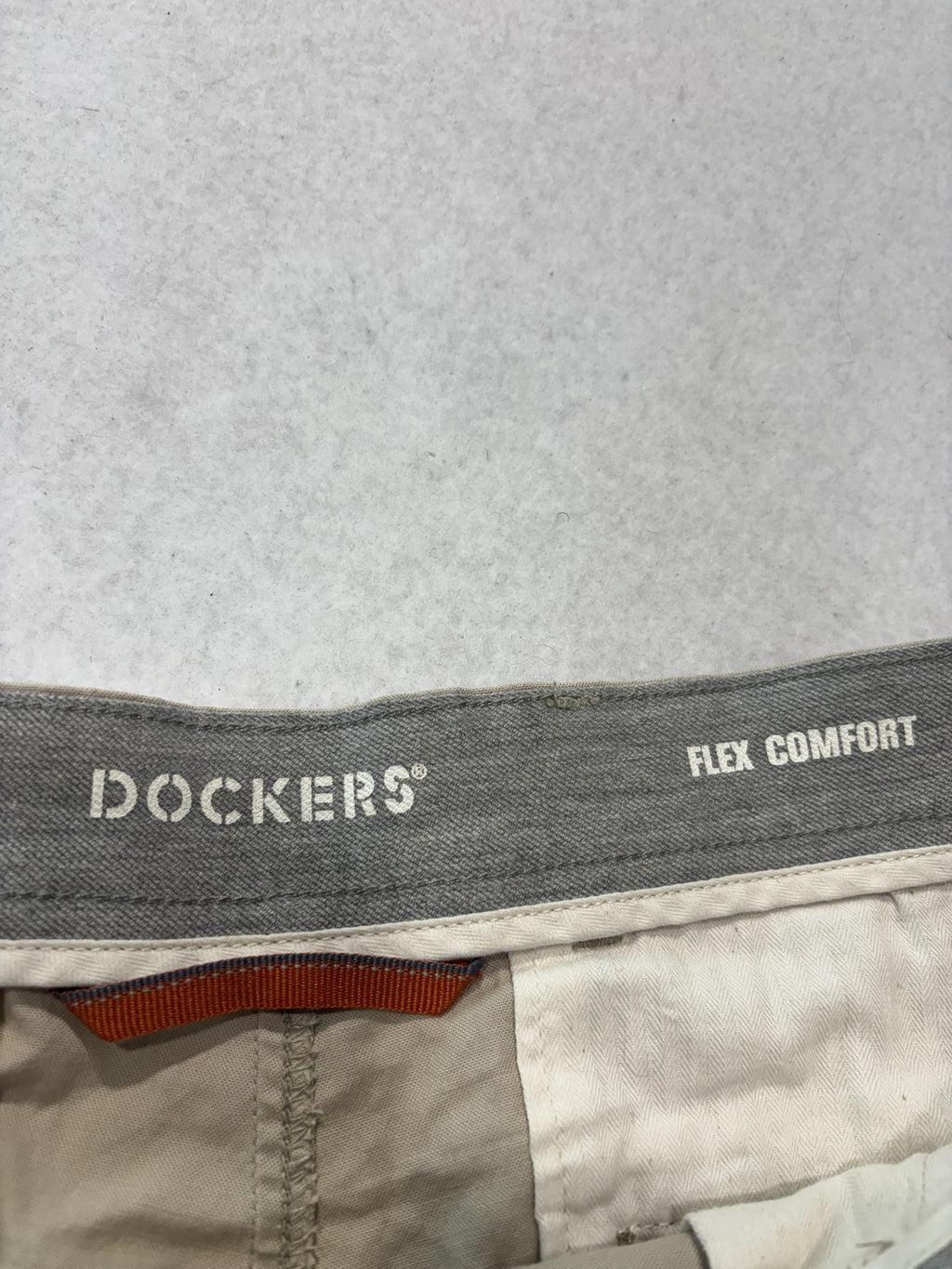 Dockers Chino Shorts Mens 38 Beige 8" Inseam Flex Comfort Stretch S96711