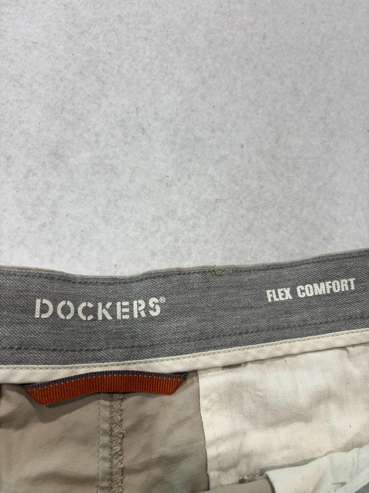 Dockers Chino Shorts Mens 38 Beige 8" Inseam Flex Comfort Stretch S96711