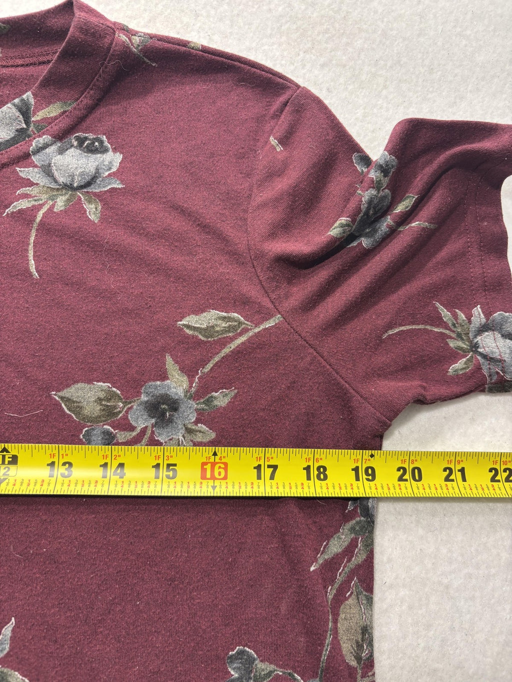 Jaclyn Smith Shirt Womens Large Red Floral Crew Neck Short Sleeve Tee Casual