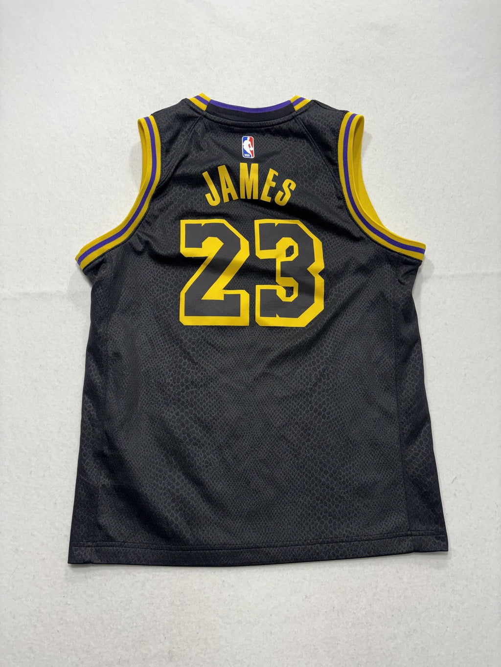 Los Angeles Lakers Jersey Boys Large Black NBA Basketball Nike LeBron James 23