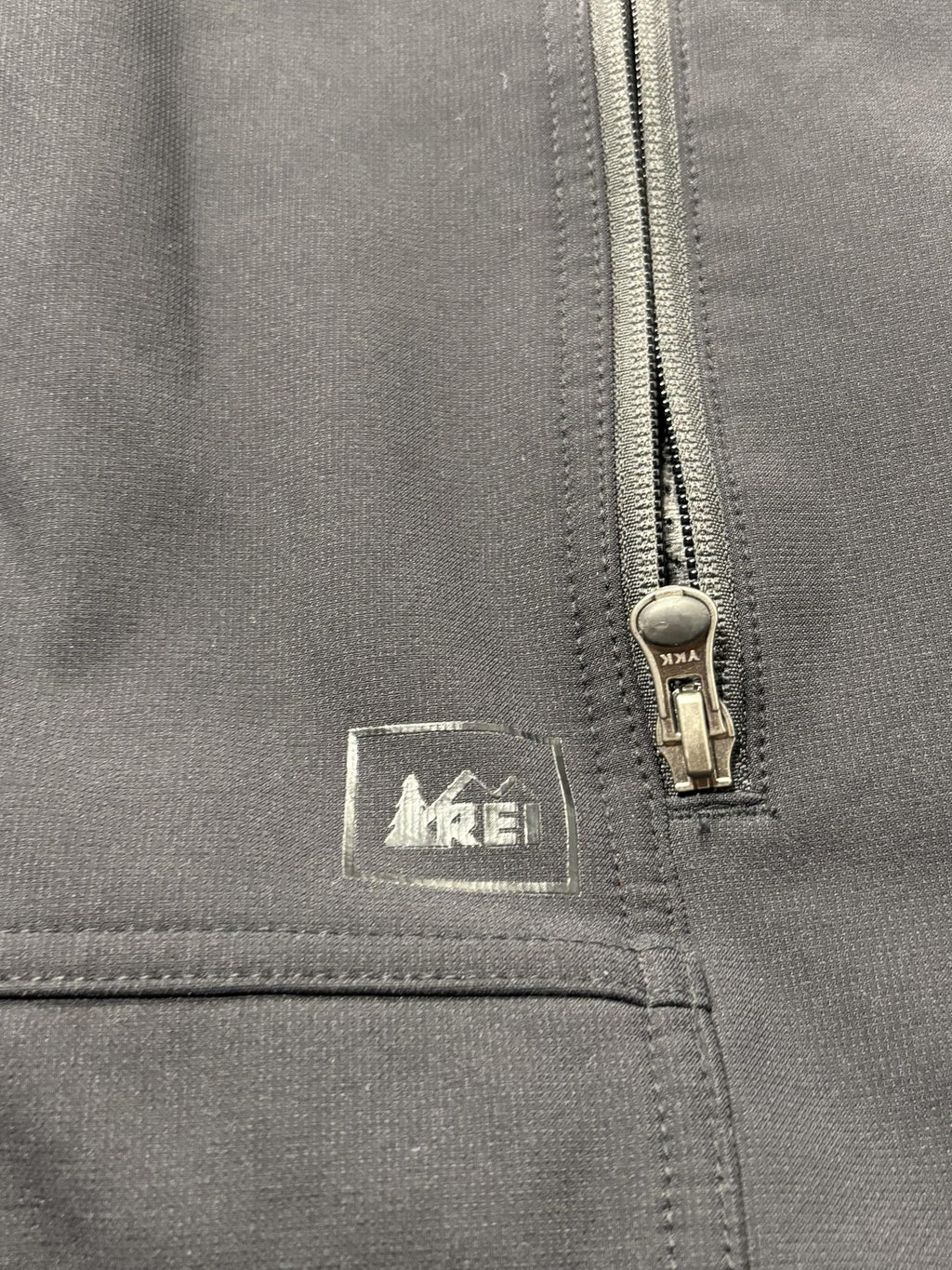 REI Softshell Jacket Mens Medium Black Full Zip Stand Collar Hiking Outdoor