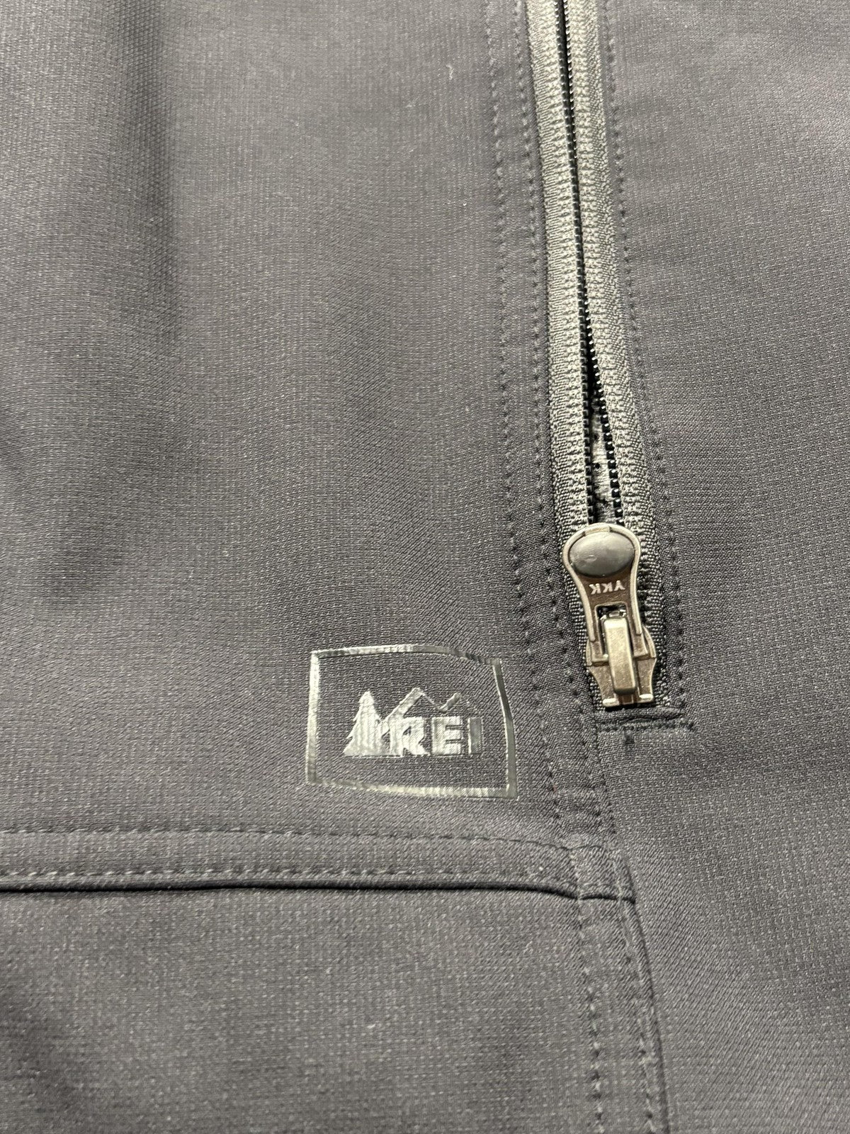 REI Softshell Jacket Mens Medium Black Full Zip Stand Collar Hiking Outdoor