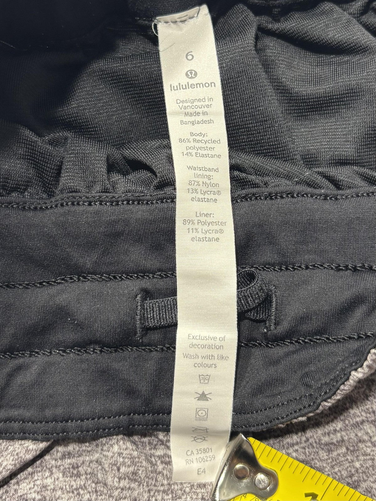Lululemon Running Shorts Womens 6 Gray 2.5" Inseam Zip Pocket Lined Athletic