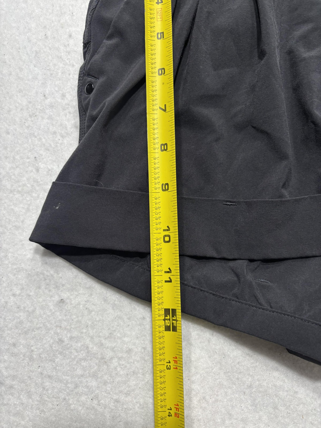 Lululemon Shorts Womens 4 Black 4" Inseam Drawstring Cuffed Athletic Casual