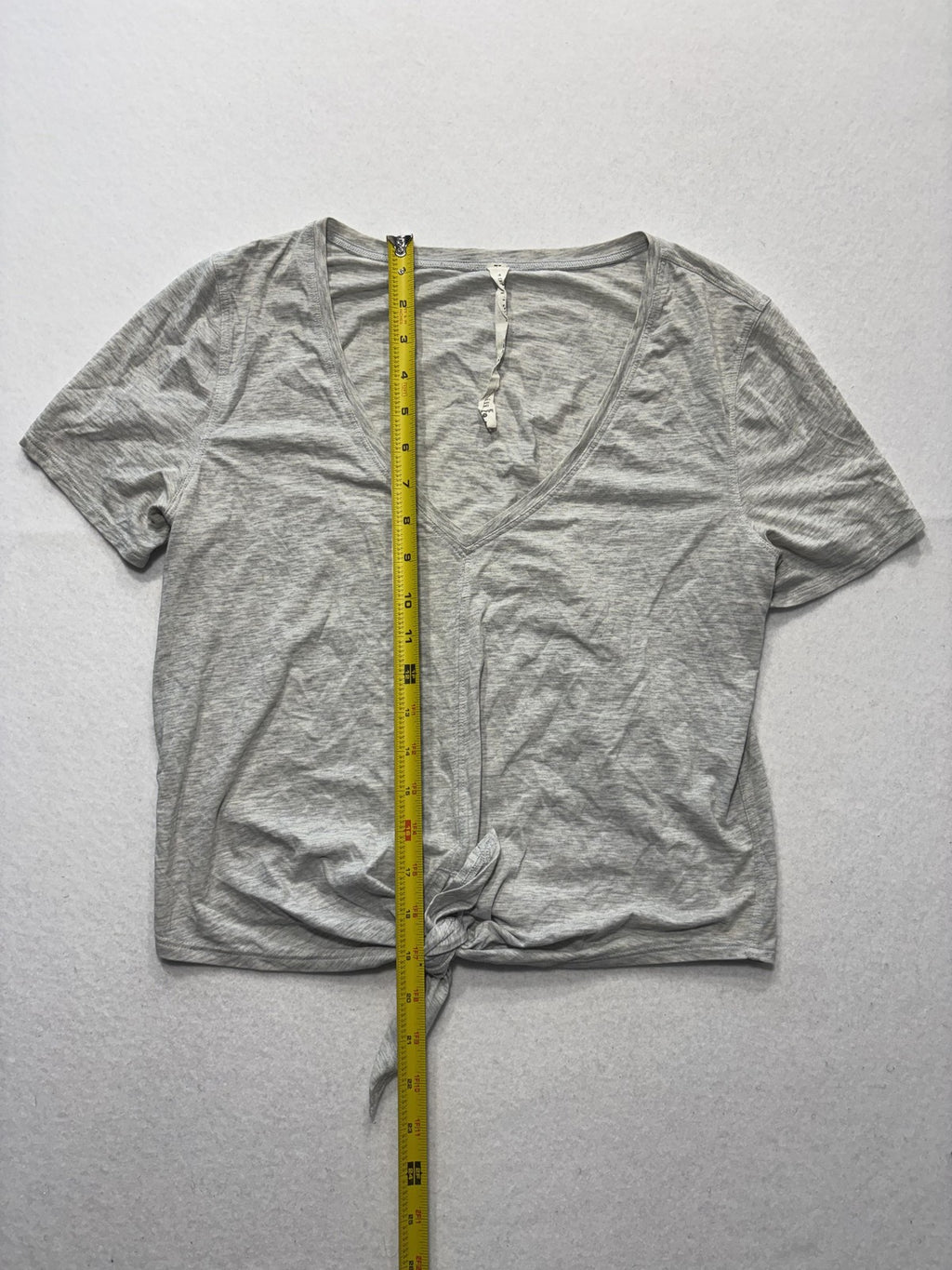 Lululemon Athletica Shirt Womens 4 Gray V Neck Tie Front Cropped Tee Casual