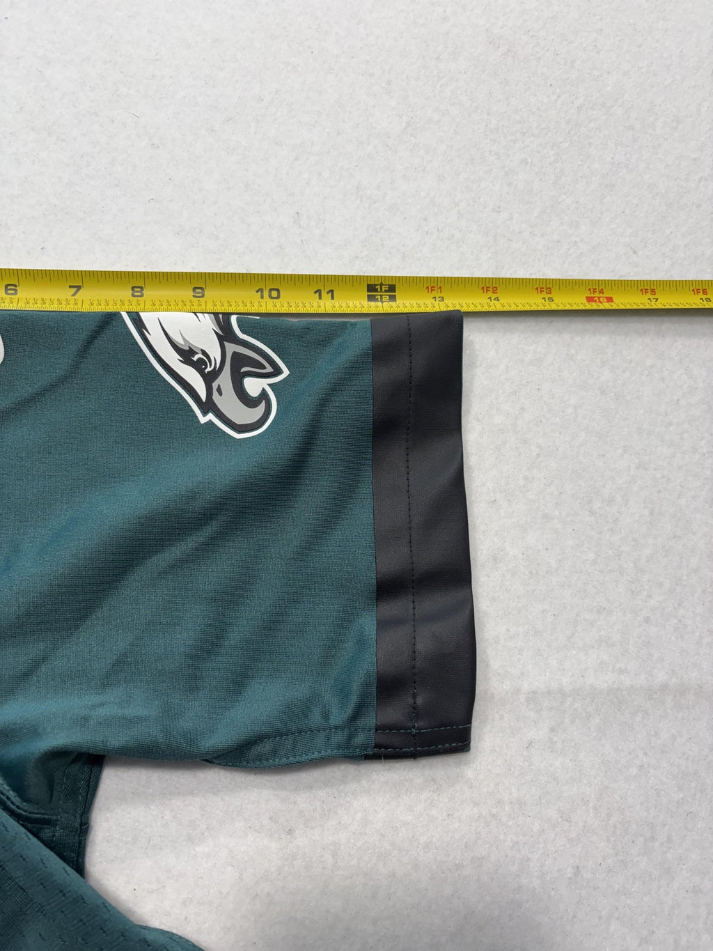 Philadelphia Eagles Jersey Mens Medium Green NFL Football Nike Carson Wentz 11