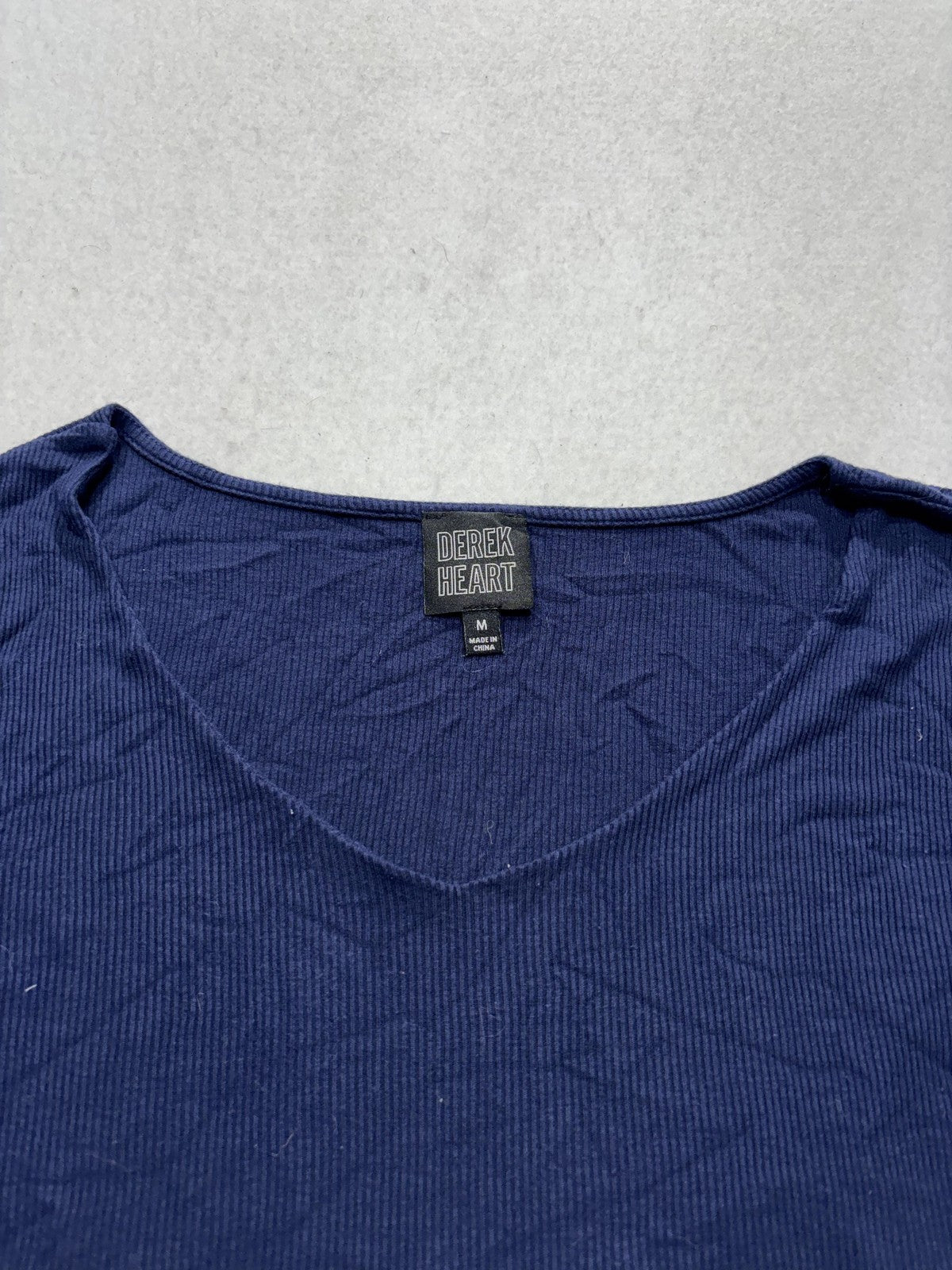 Derek Heart Shirt Womens Medium Blue V Neck Ribbed Cropped Tee Casual Stretch