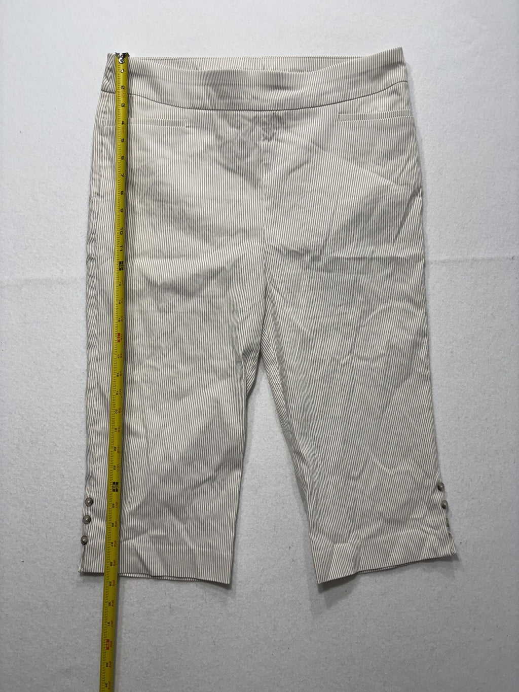 Chico's Capri Pants Womens 2.5 Beige Stripe Pull On Stretch Button Hem Twill