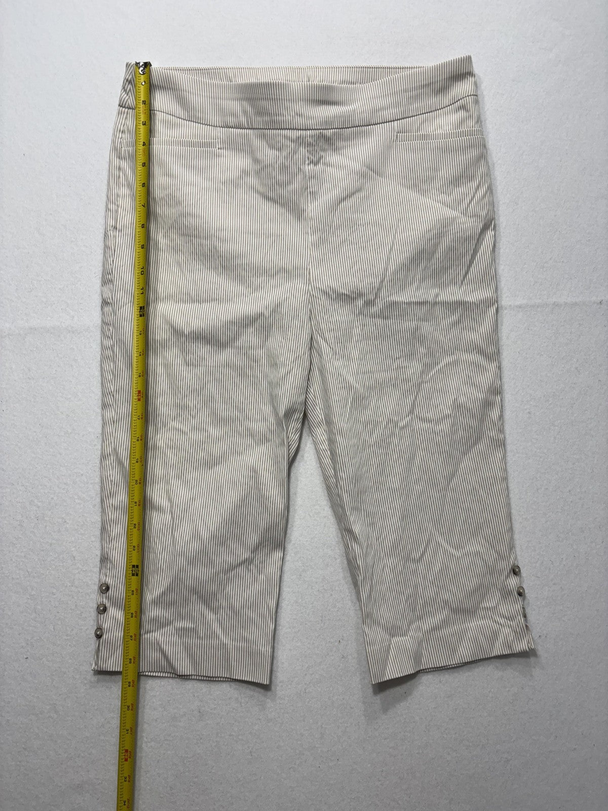Chico's Capri Pants Womens 2.5 Beige Stripe Pull On Stretch Button Hem Twill