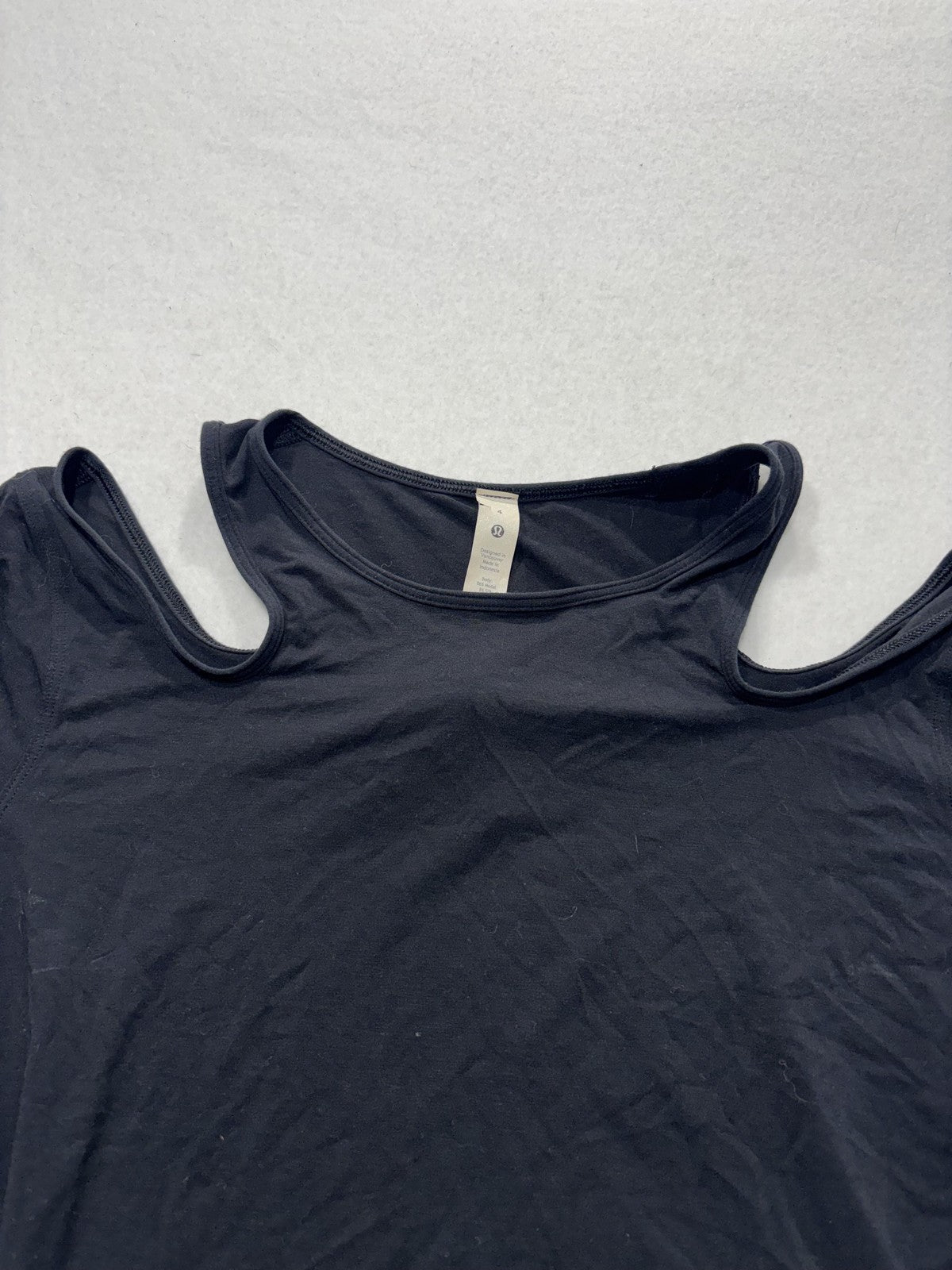 Lululemon Shirt Womens 4 Black Cold Shoulder Crew Neck Cropped Stretch Tee Top