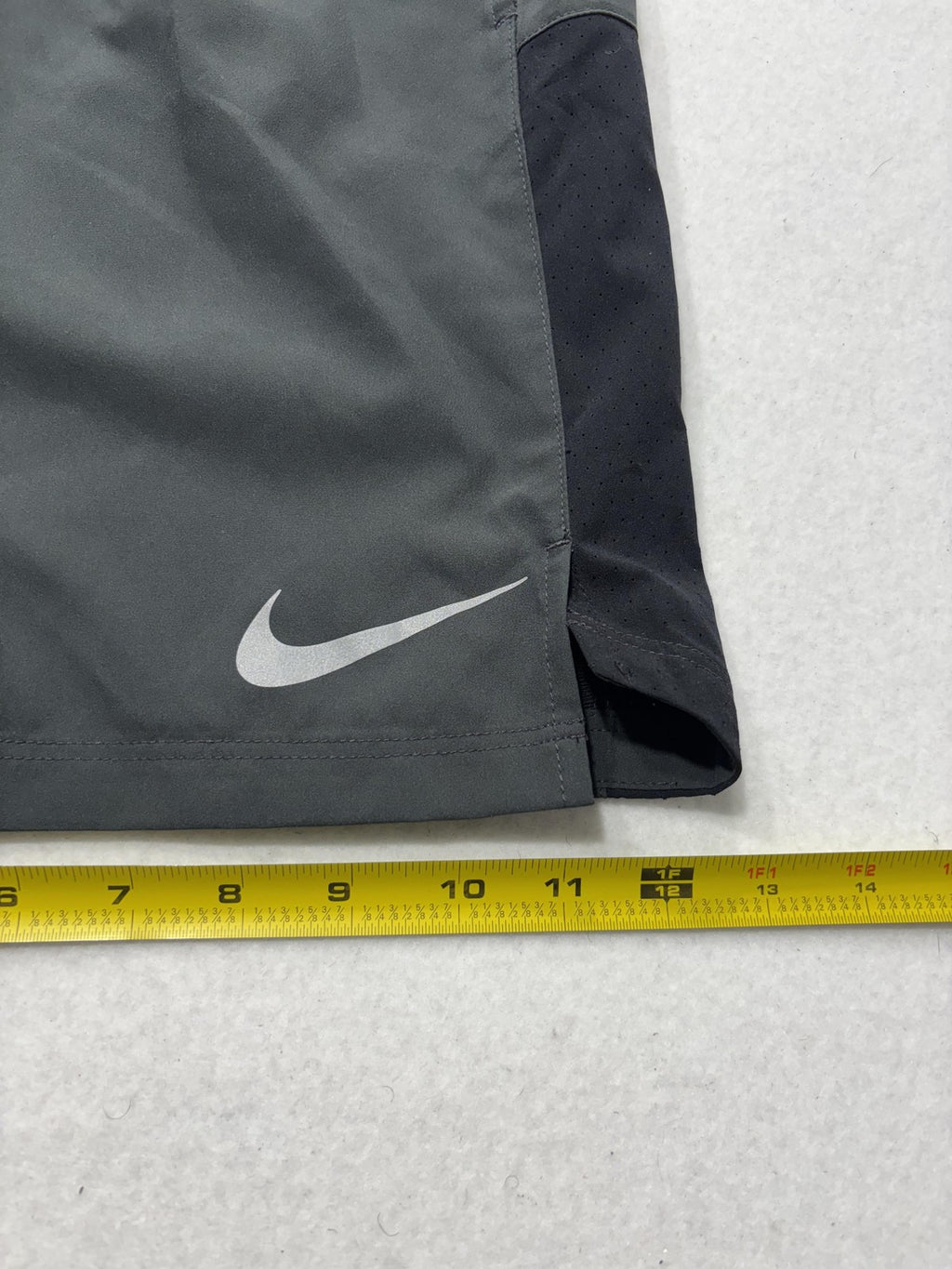 Nike Shorts Mens Large Gray Dri-FIT 7" Inseam Running Quick Dry Lightweight