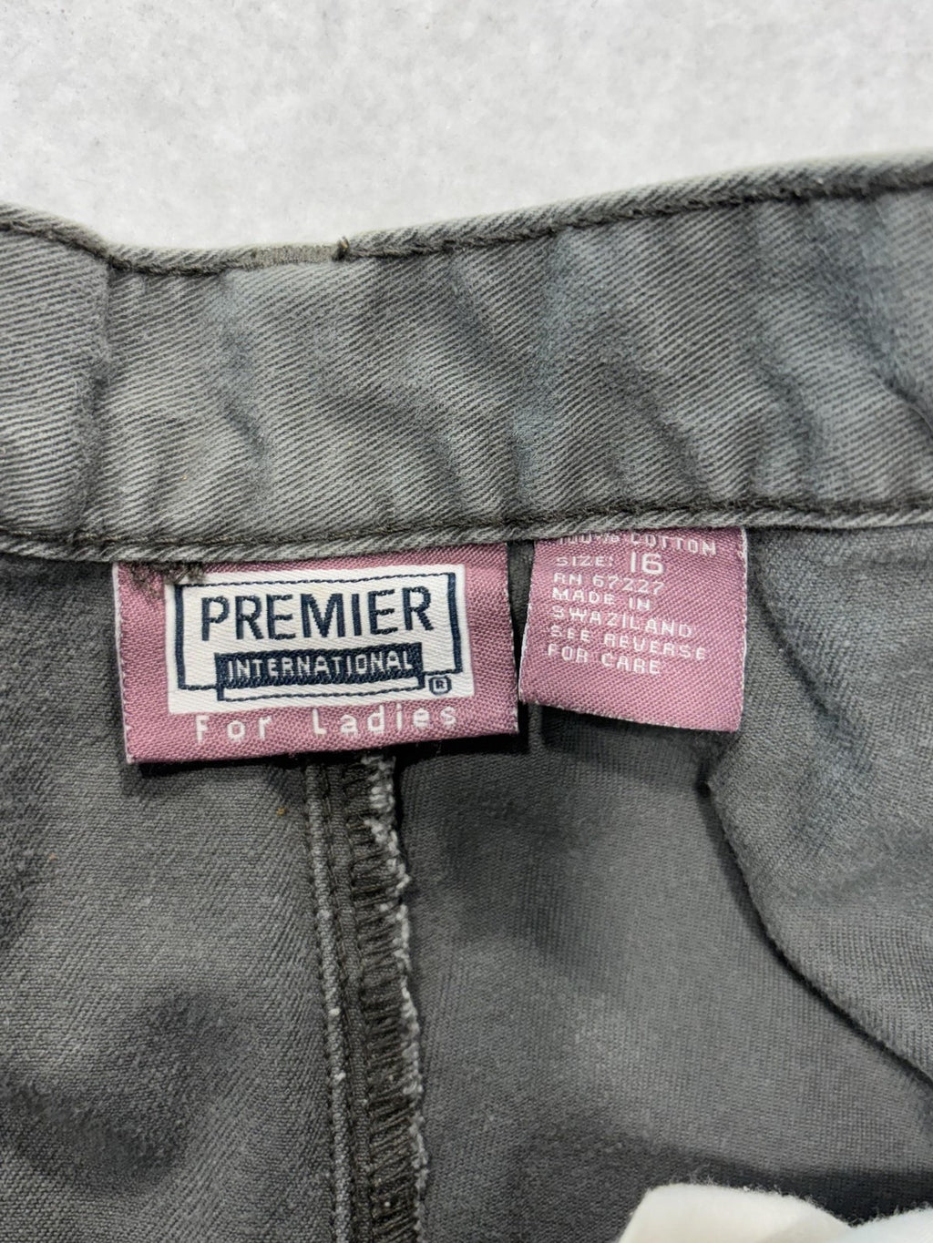 Premier International Shorts Womens 16 Gray Cargo Pleated Twill Relaxed RN67227