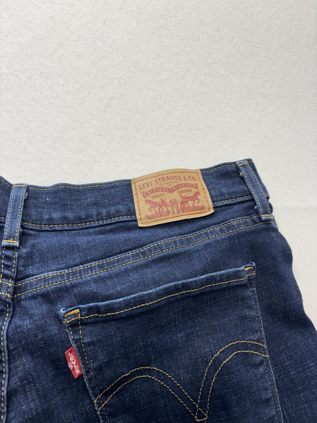 Levi's Classic Straight Jeans Womens 10 Blue Dark Wash Mid Rise Stretch 32x30