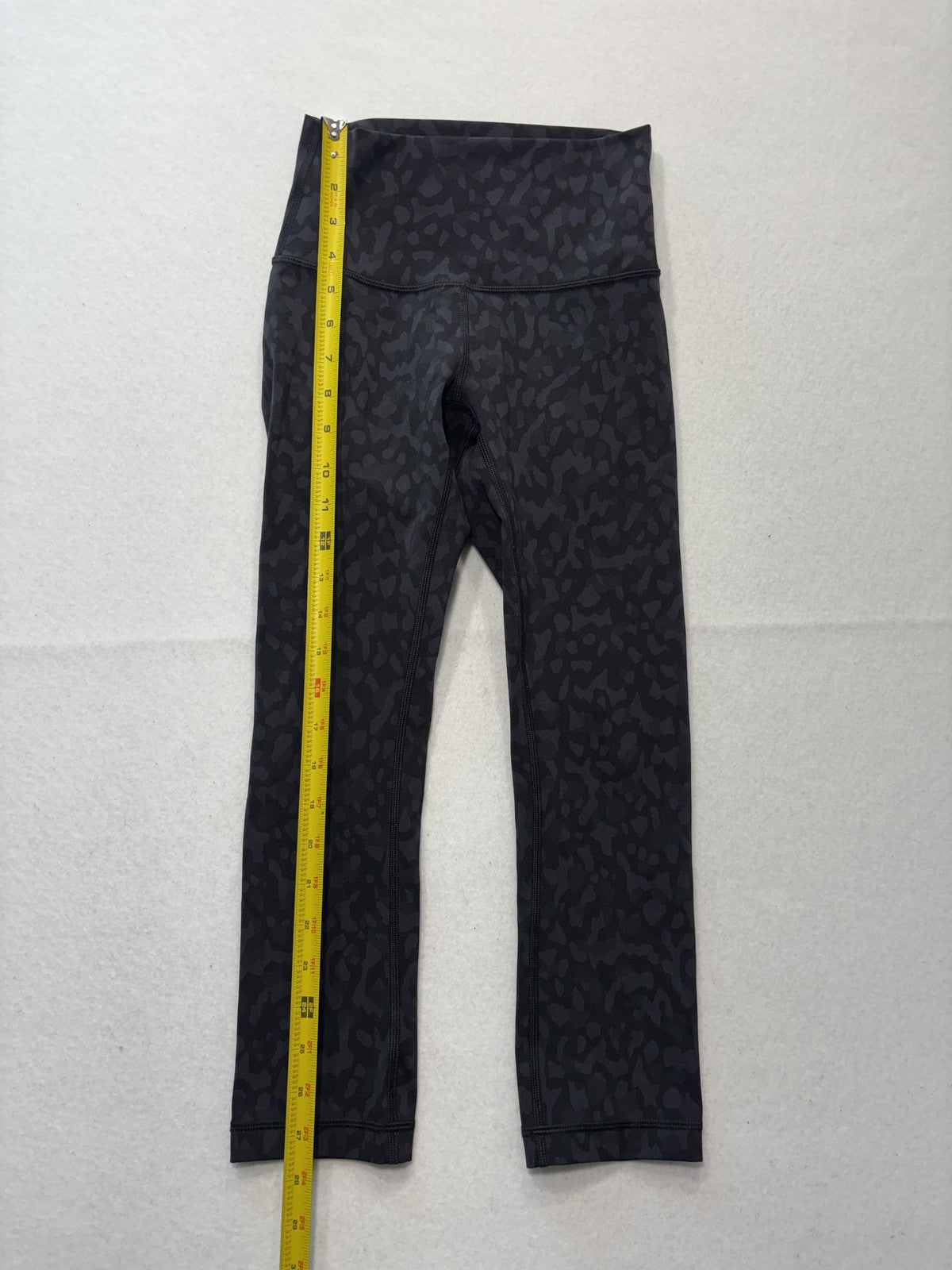 Lululemon Leggings Womens 4 Black Camo High Rise Cropped 23" Inseam Yoga Stretch