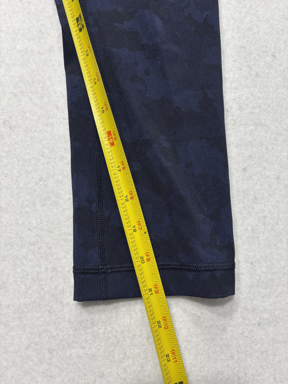 Lululemon Leggings Womens 4 Blue Camo High Rise 21.5" Inseam Capri Yoga Stretch