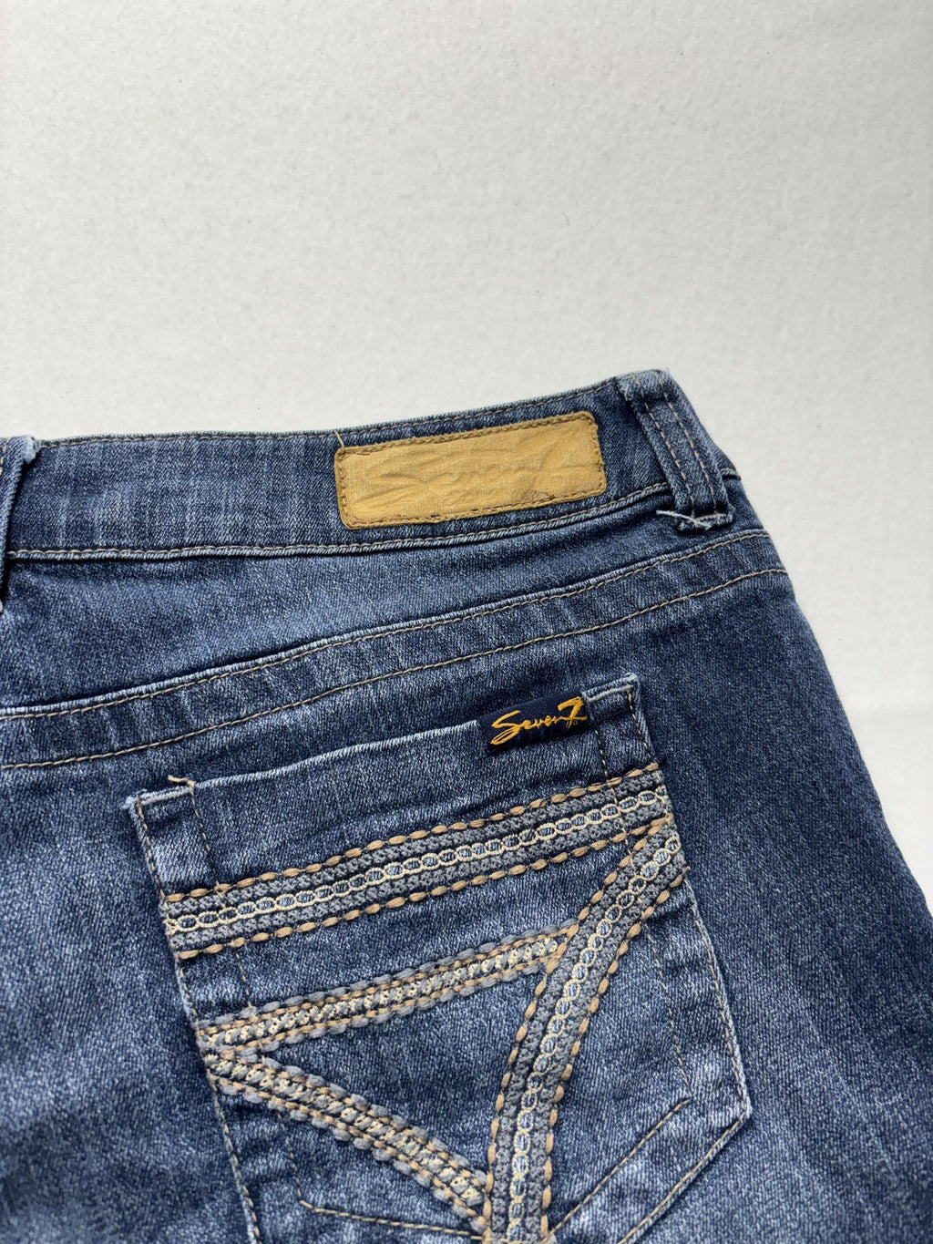 Seven7 Shorts Womens 6 Blue Denim Cut Off Raw Hem Stretch Embroidered Pockets