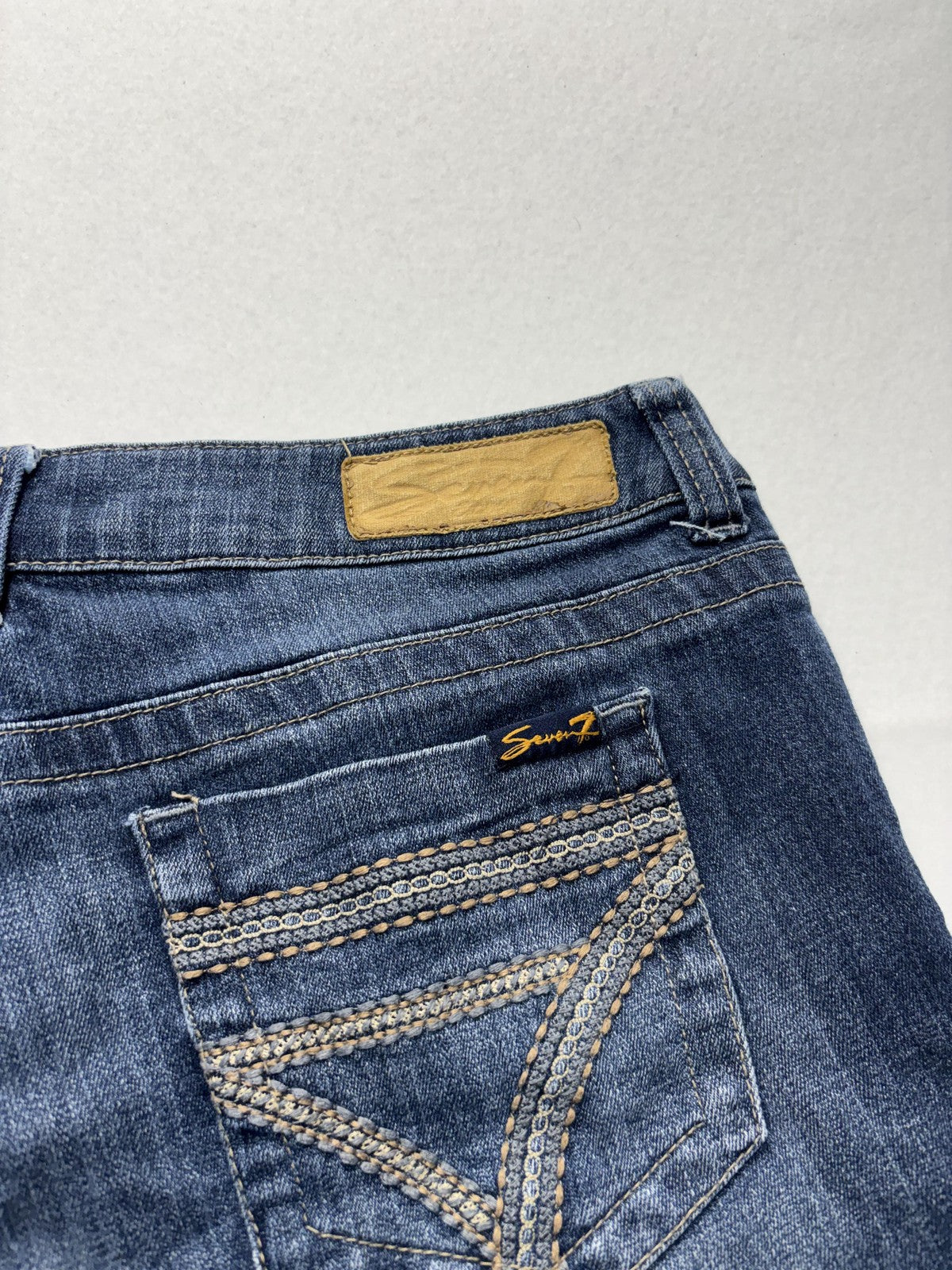 Seven7 Shorts Womens 6 Blue Denim Cut Off Raw Hem Stretch Embroidered Pockets