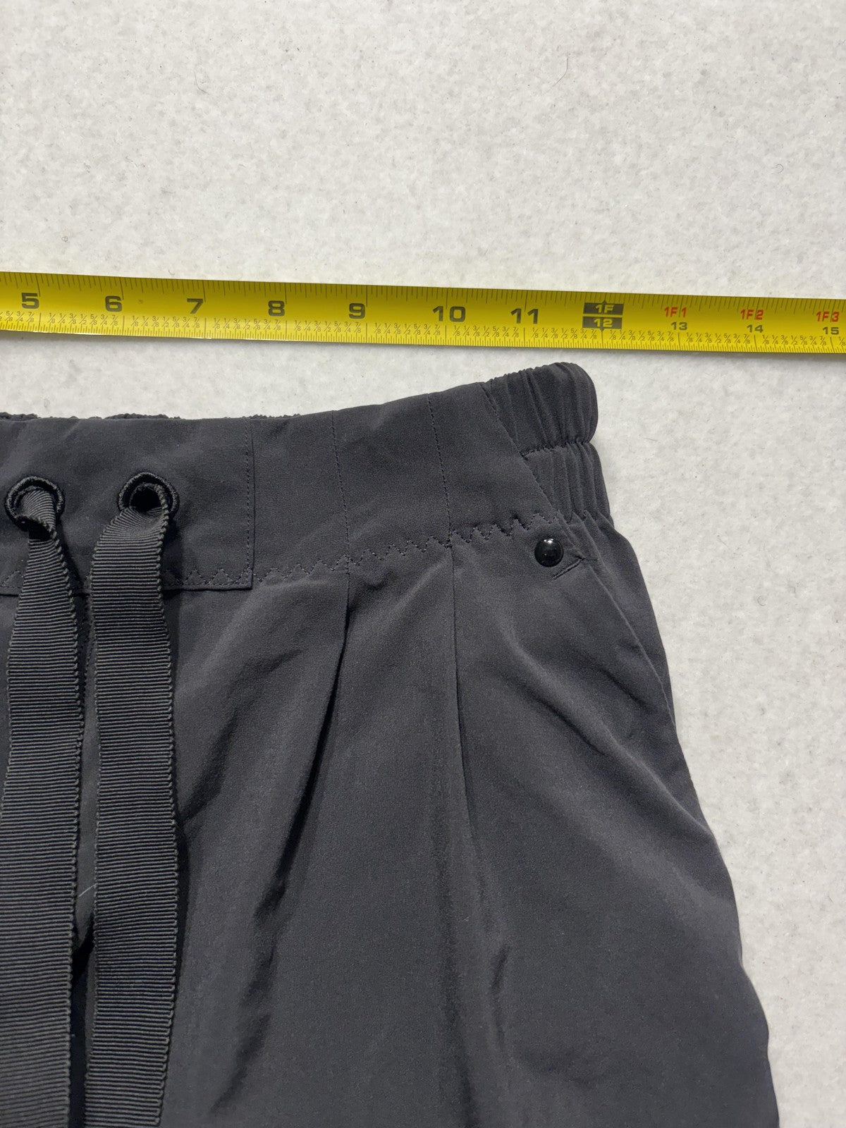 Lululemon Shorts Womens 4 Black 4" Inseam Drawstring Cuffed Athletic Casual