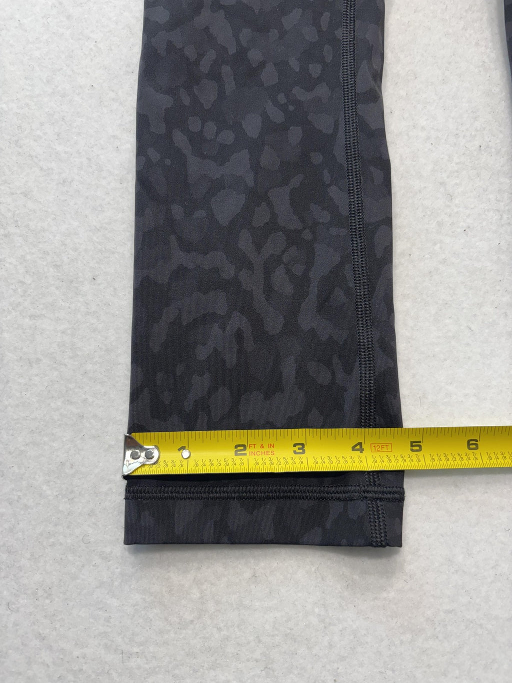 Lululemon Leggings Womens 4 Black Camo High Rise Cropped 23" Inseam Yoga Stretch