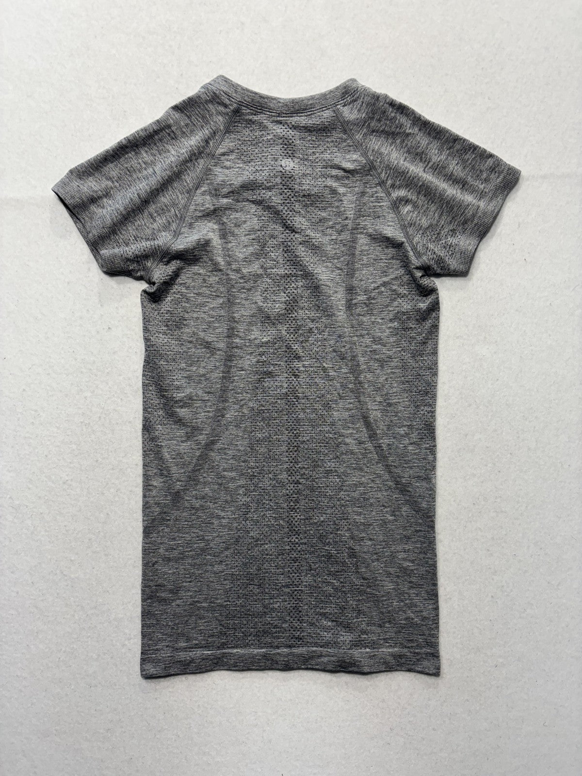 Lululemon Swiftly Tech Shirt Womens 4 Gray Crew Neck Short Sleeve Running Top