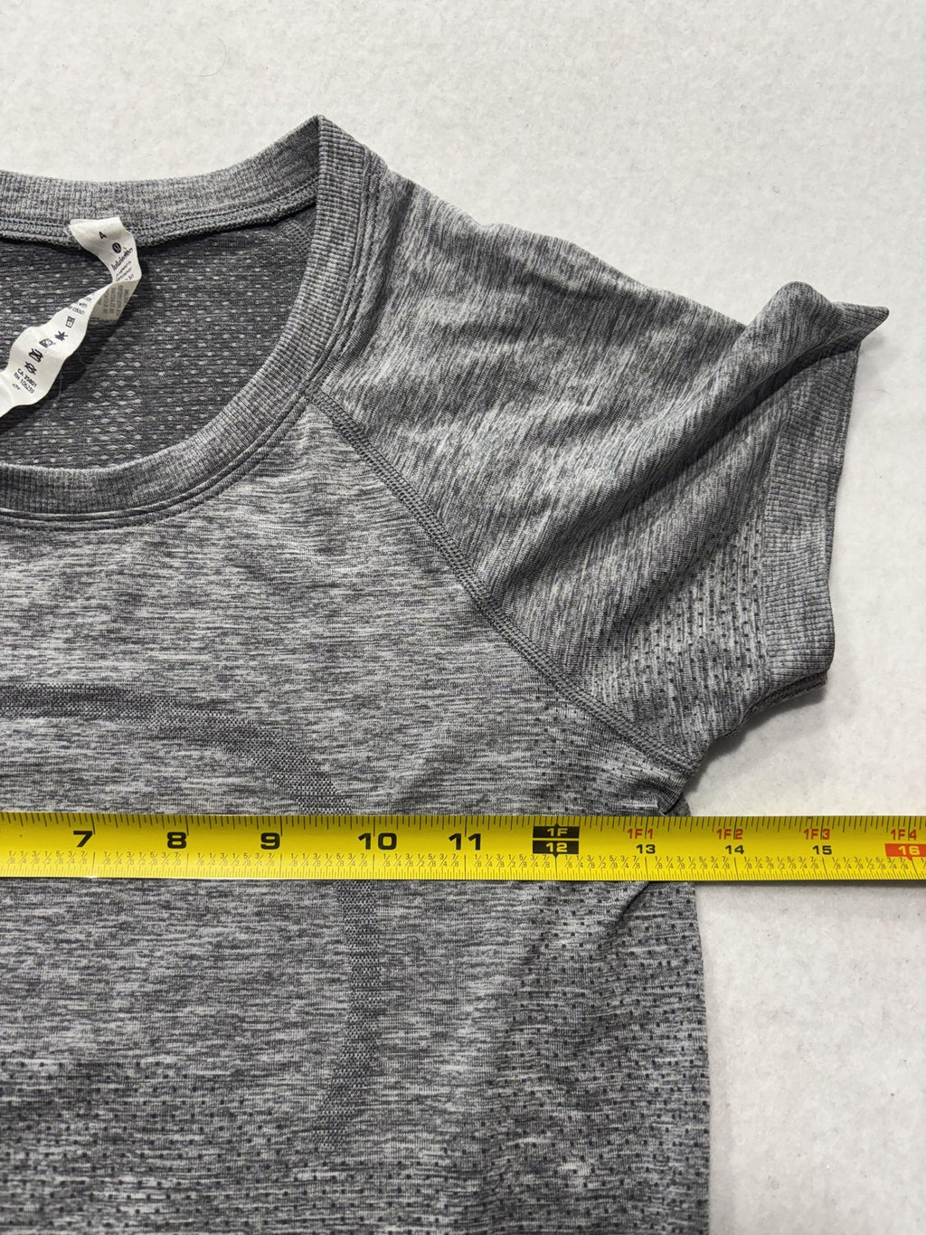 Lululemon Swiftly Tech Shirt Womens 4 Gray Crew Neck Short Sleeve Running Top