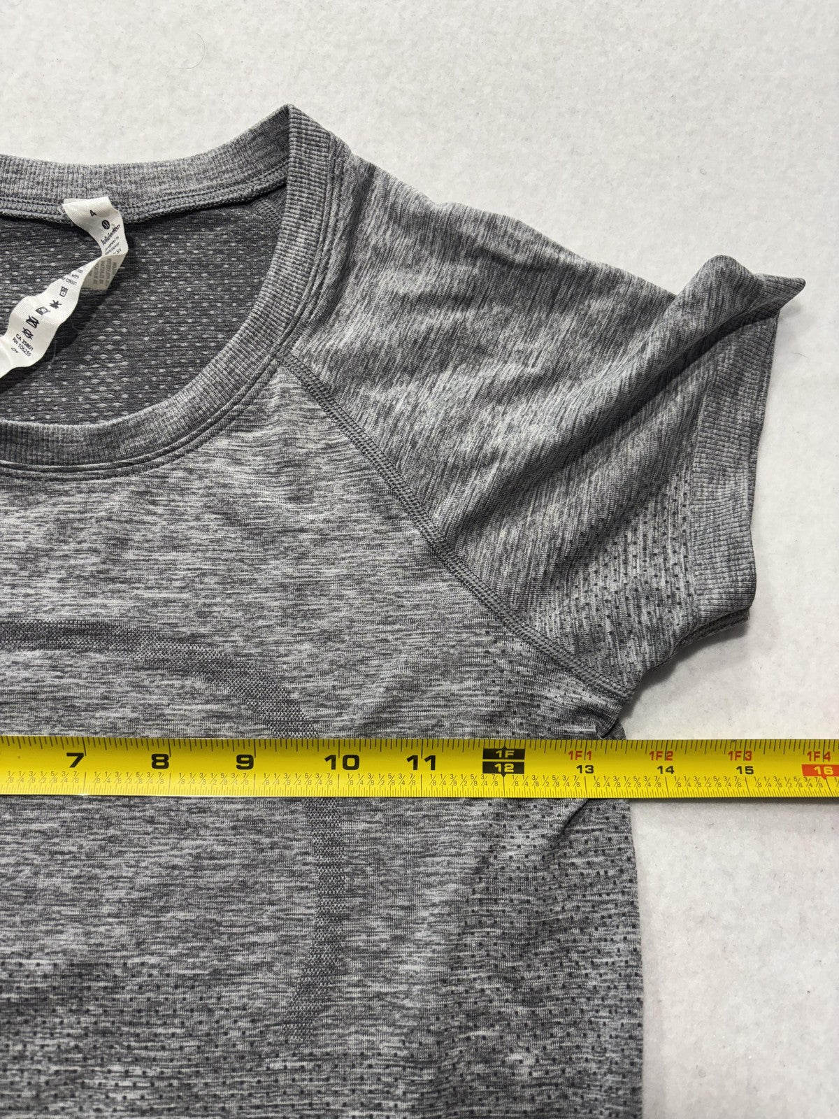 Lululemon Swiftly Tech Shirt Womens 4 Gray Crew Neck Short Sleeve Running Top