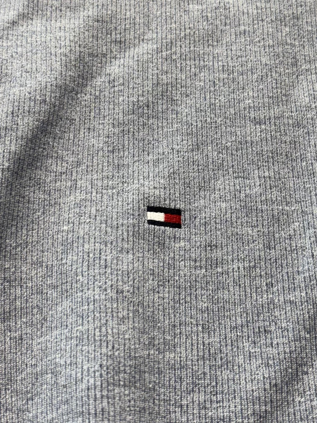 Tommy Hilfiger Sweatshirt Mens Medium Gray 1/4 Zip Mock Neck Pullover Logo