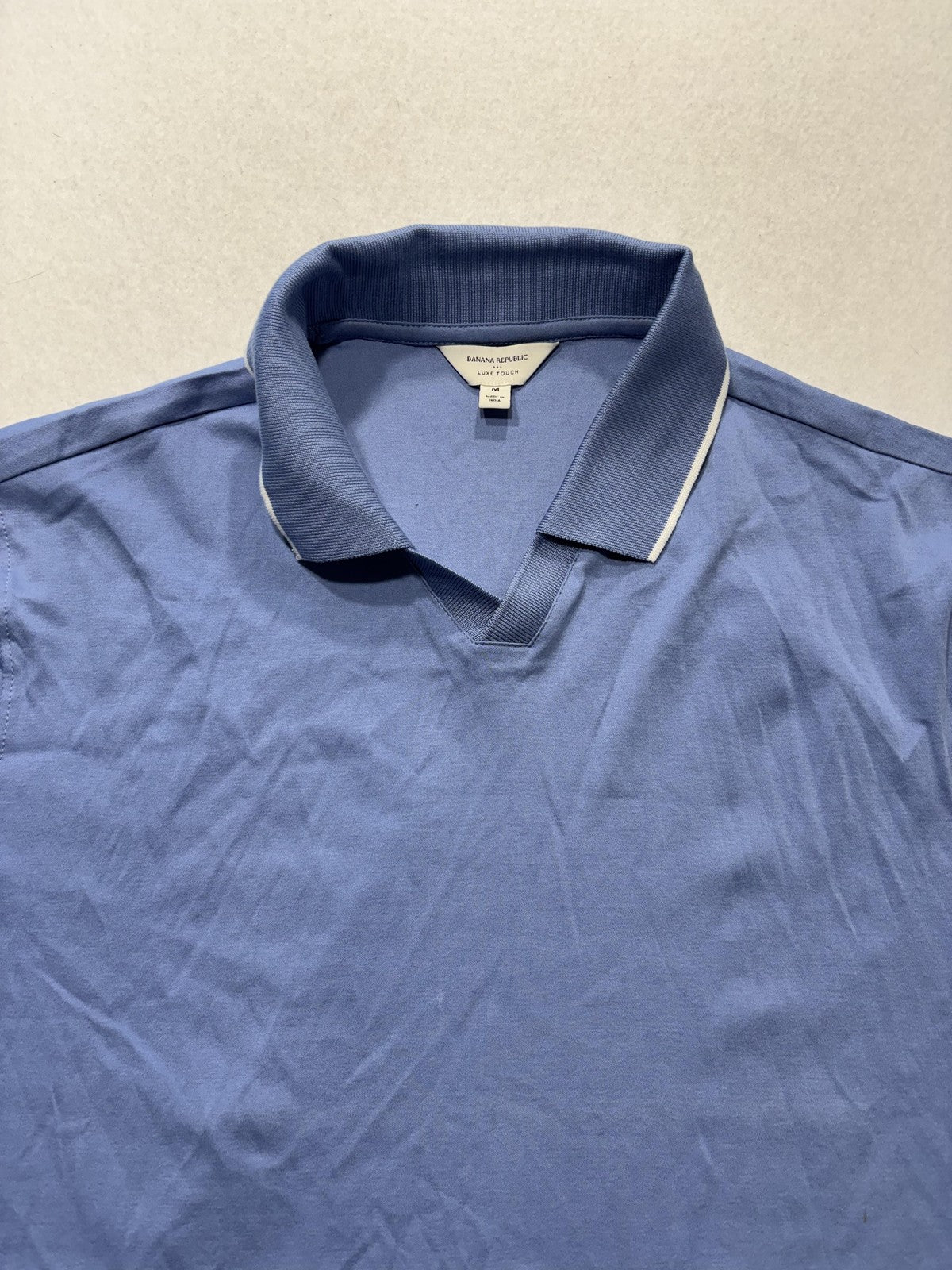 Banana Republic Luxe Touch Polo Shirt Mens Medium Blue Short Sleeve V Neck