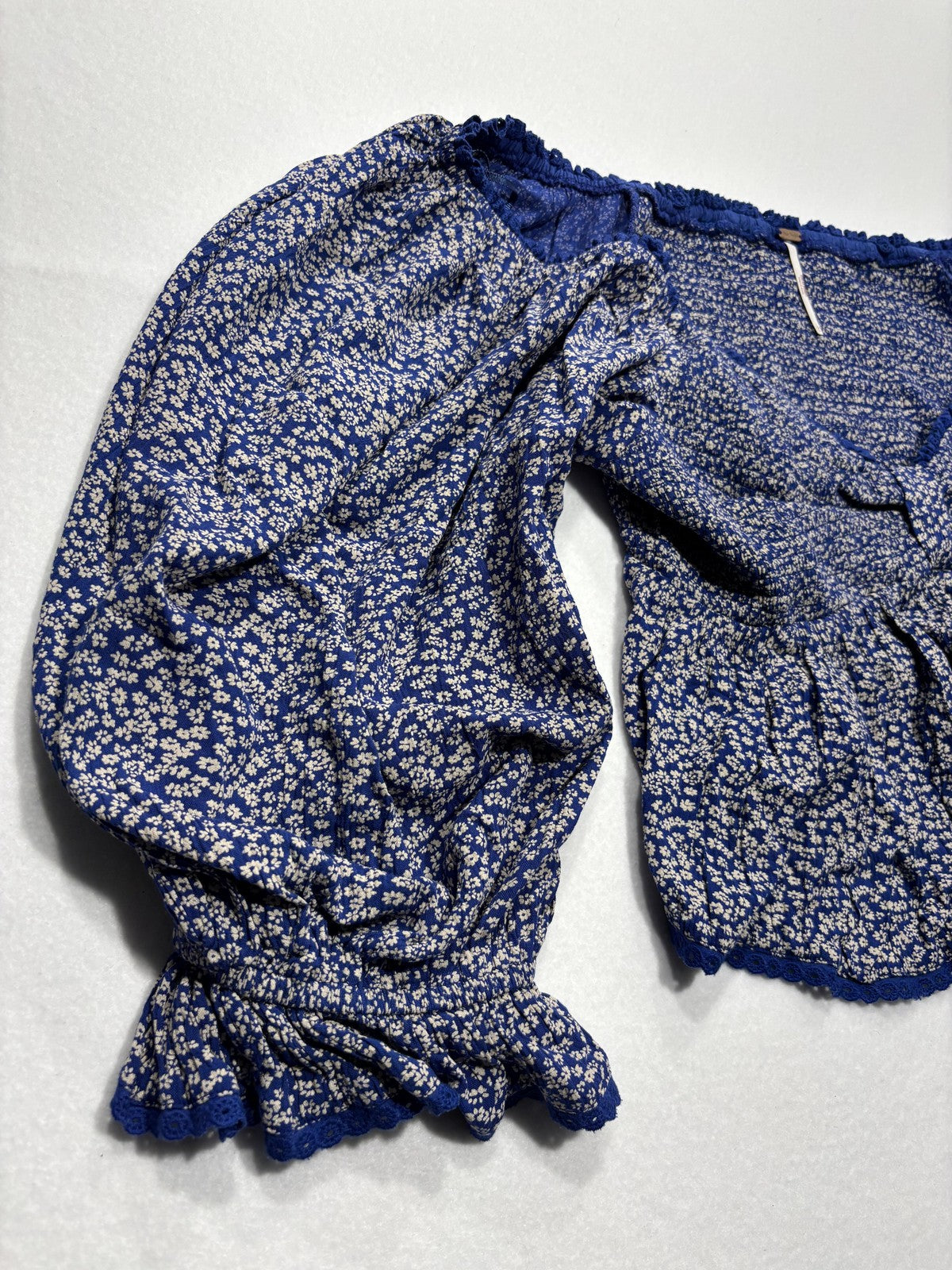 Free People Blouse Womens Large Blue Floral Off Shoulder Smocked Crop Top Boho