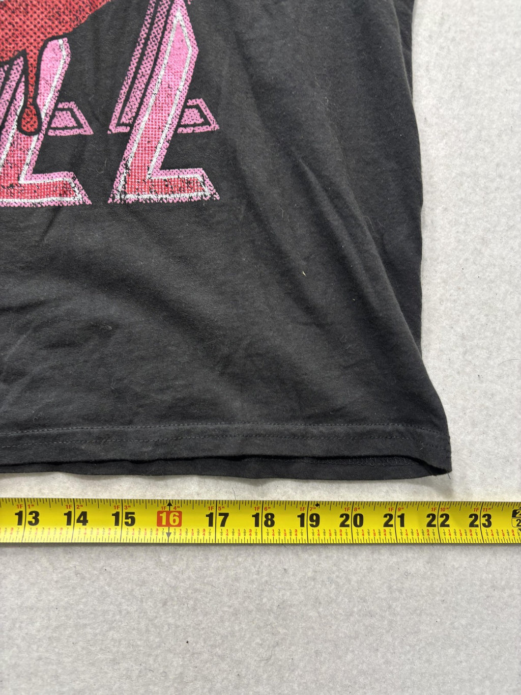 Refined Canvas Womens Large Black Rock And Roll Lips Graphic Tee V-Notch Shirt