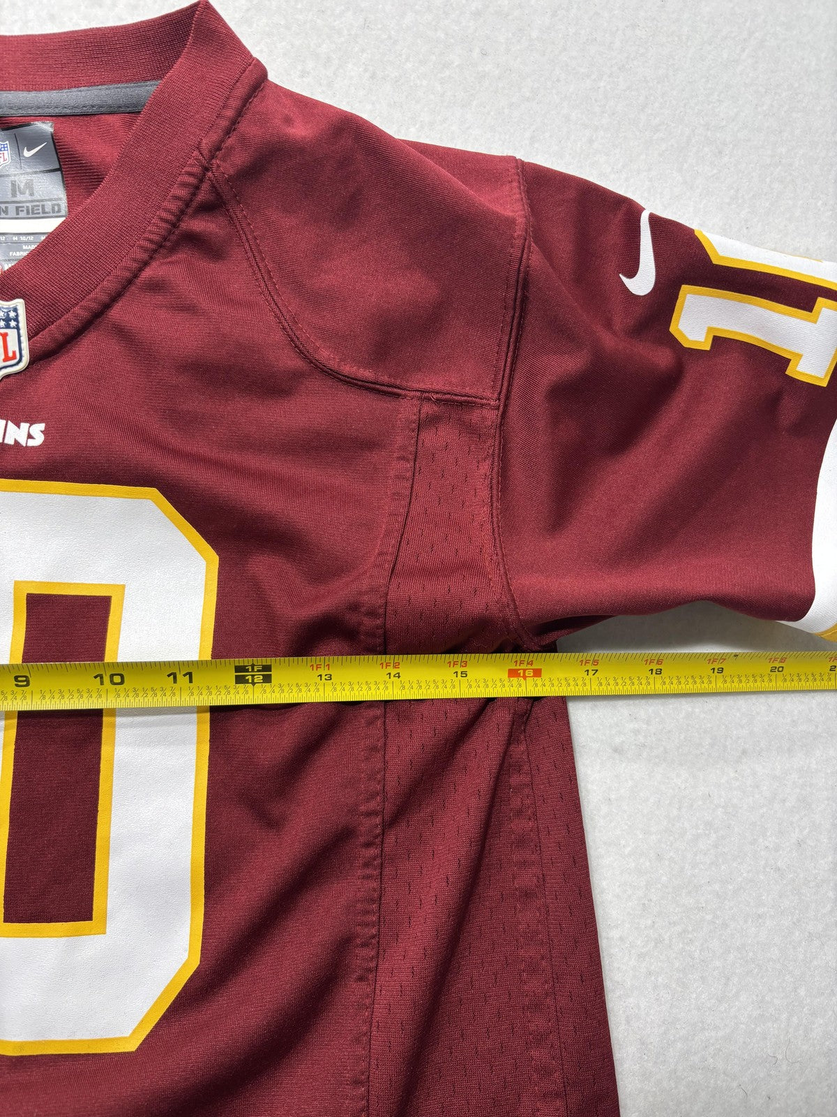 Washington Redskins Jersey Boys Medium Red NFL Football Nike Griffin III 10