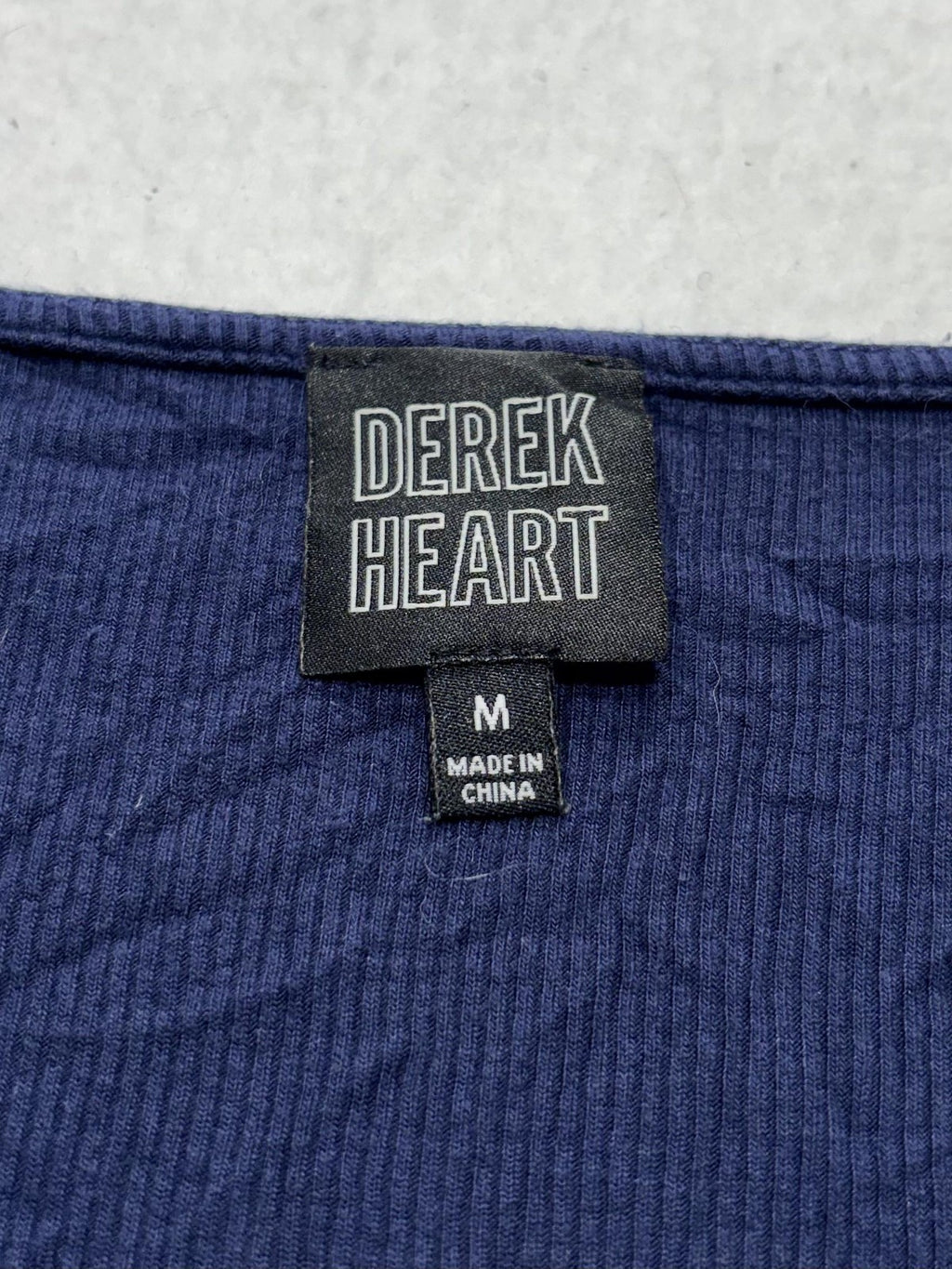 Derek Heart Shirt Womens Medium Blue V Neck Ribbed Cropped Tee Casual Stretch