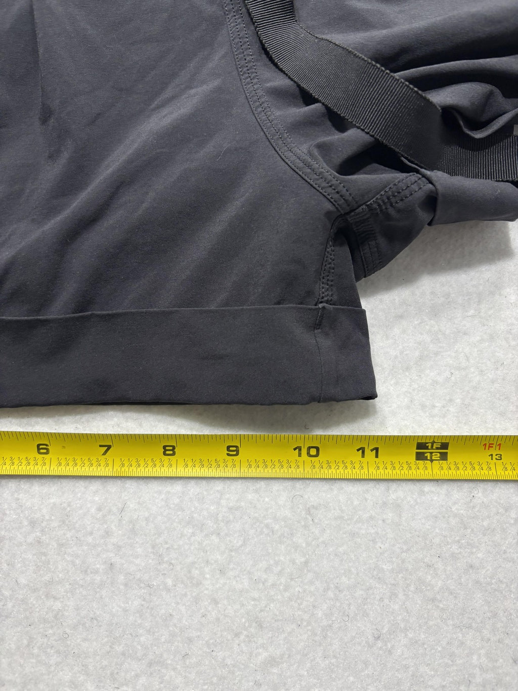 Lululemon Shorts Womens 4 Black 4" Inseam Drawstring Cuffed Athletic Casual