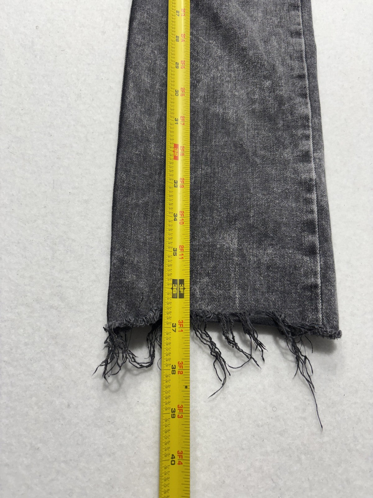 FRAME Le Sylvie Slender Straight Jeans Womens 26 Gray Charcoal Wash Raw Hem