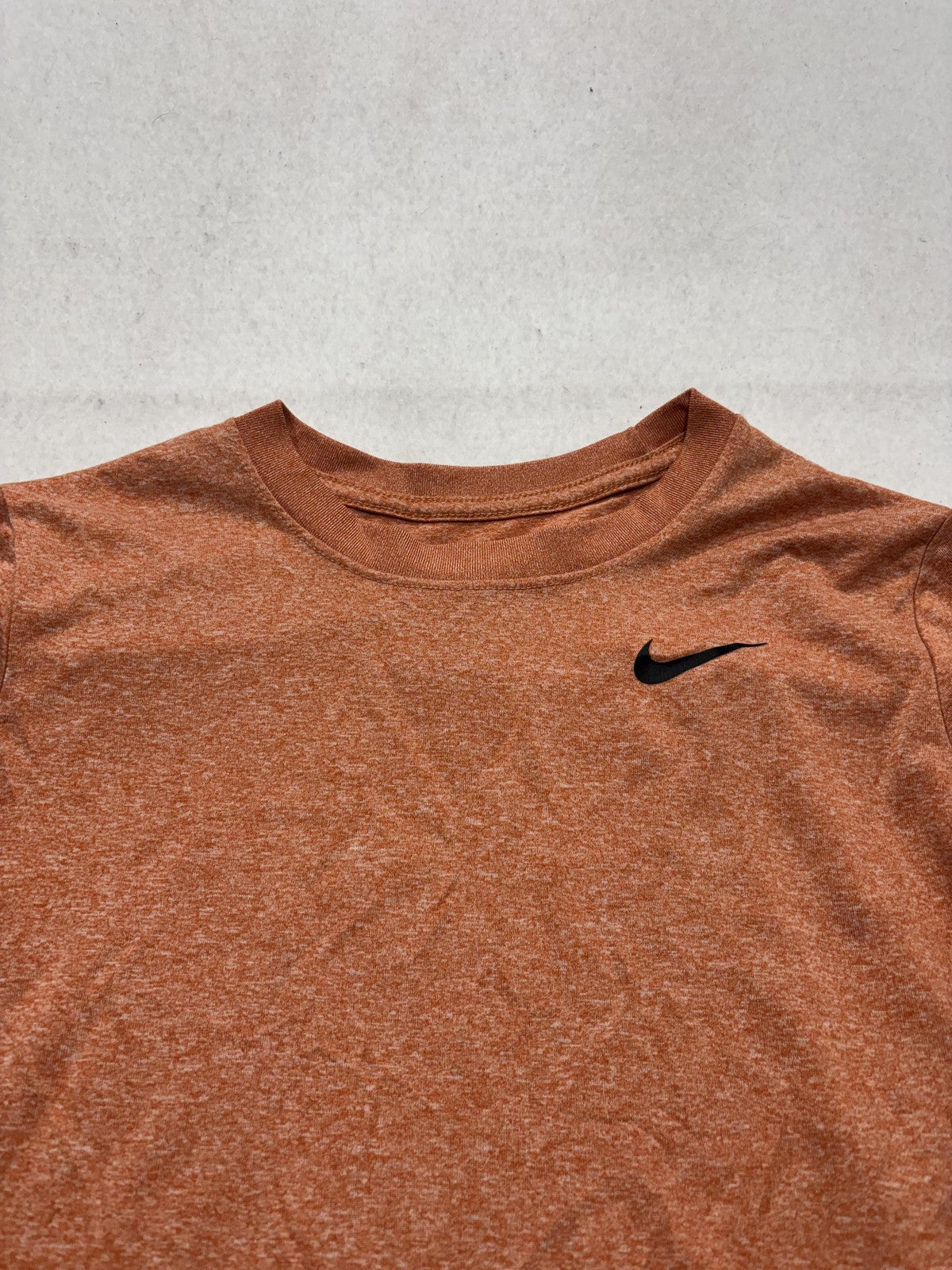 Nike Dri-FIT Shirt Mens Medium Orange The Nike Tee Short Sleeve Lightweight