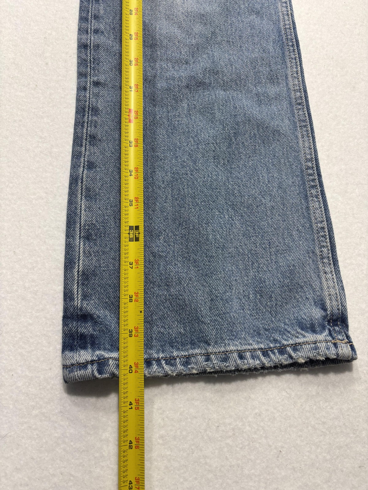 Zara Jeans Womens 2 Blue Medium Wash Straight Leg Mid Rise 24x30.5 Distressed