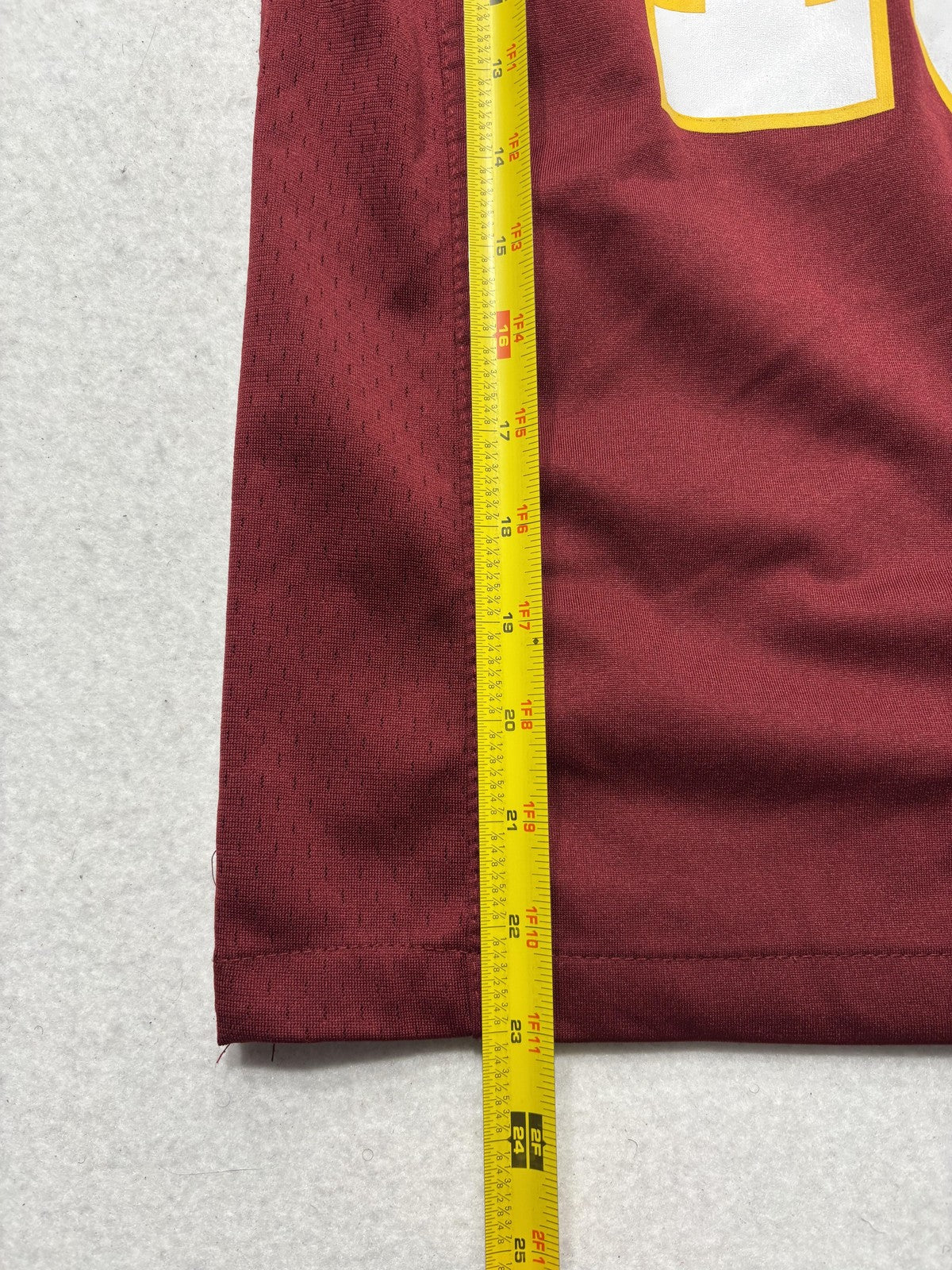 Washington Redskins Jersey Boys Medium Red NFL Football Nike Griffin III 10