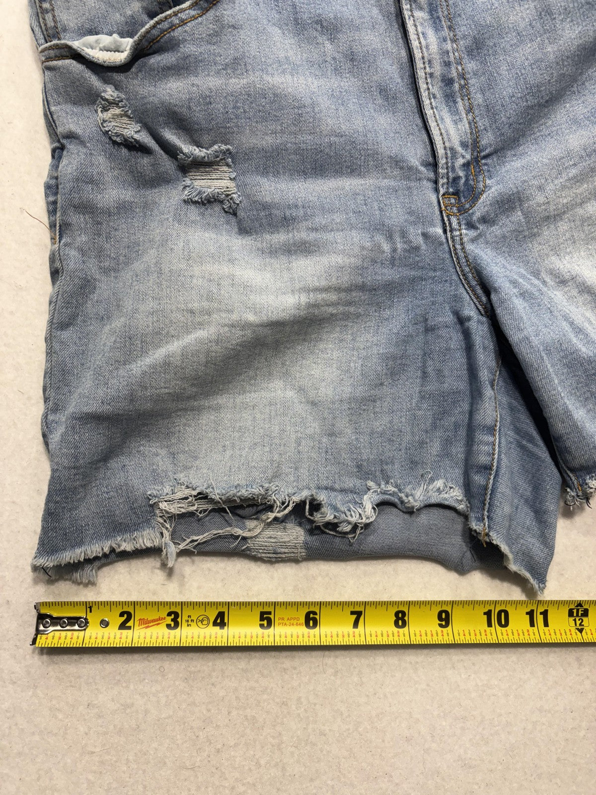 Fashion Nova Shorts Womens 32 Blue Denim Distressed Cut Off Raw Hem Relaxed Fit