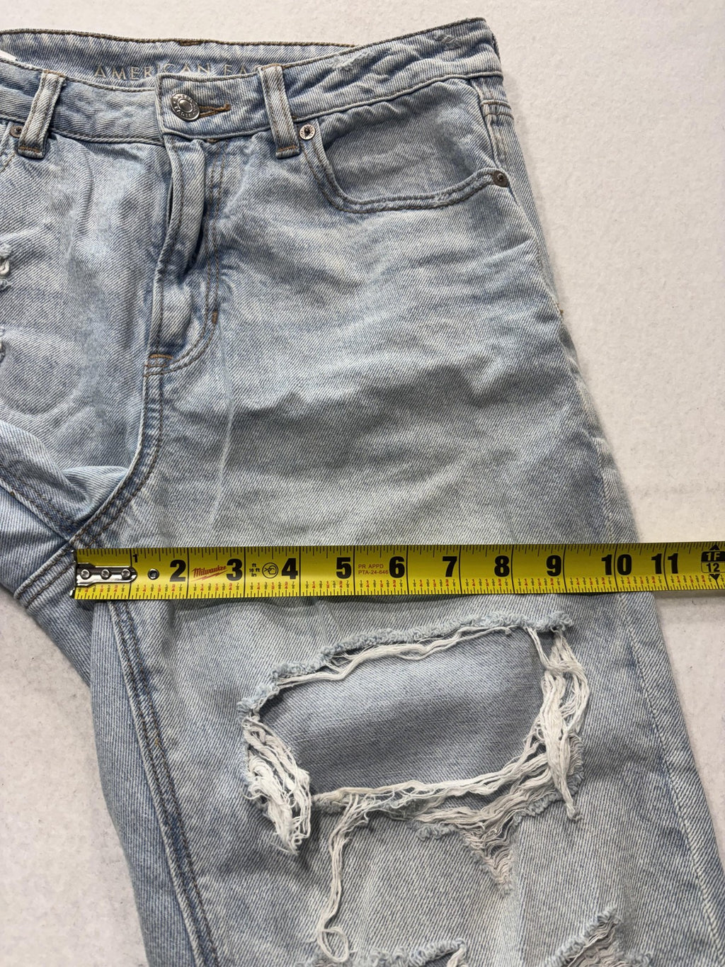 American Eagle Mom Jeans Womens 8 Blue Light Wash High Rise Distressed 30x28
