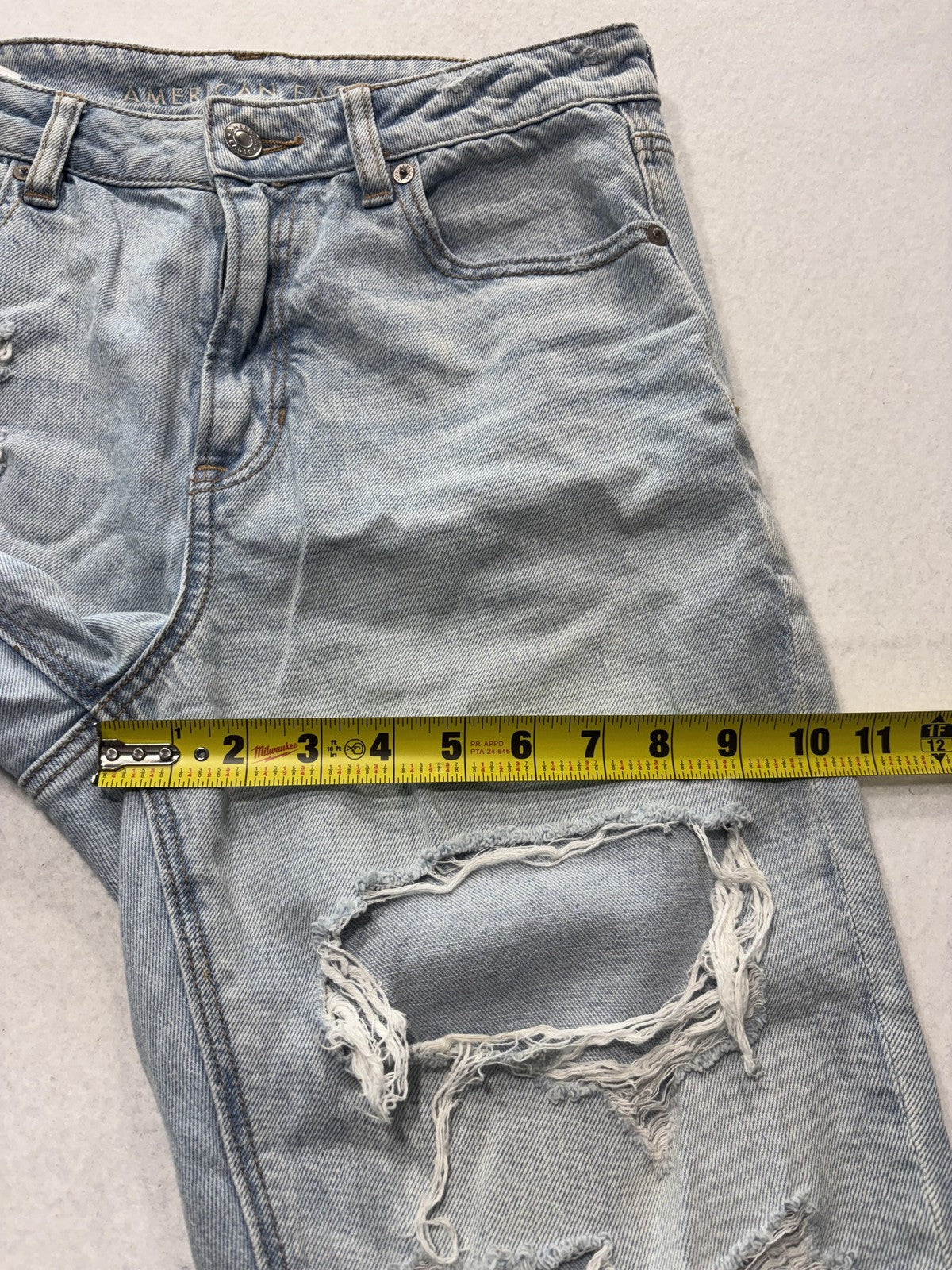American Eagle Mom Jeans Womens 8 Blue Light Wash High Rise Distressed 30x28