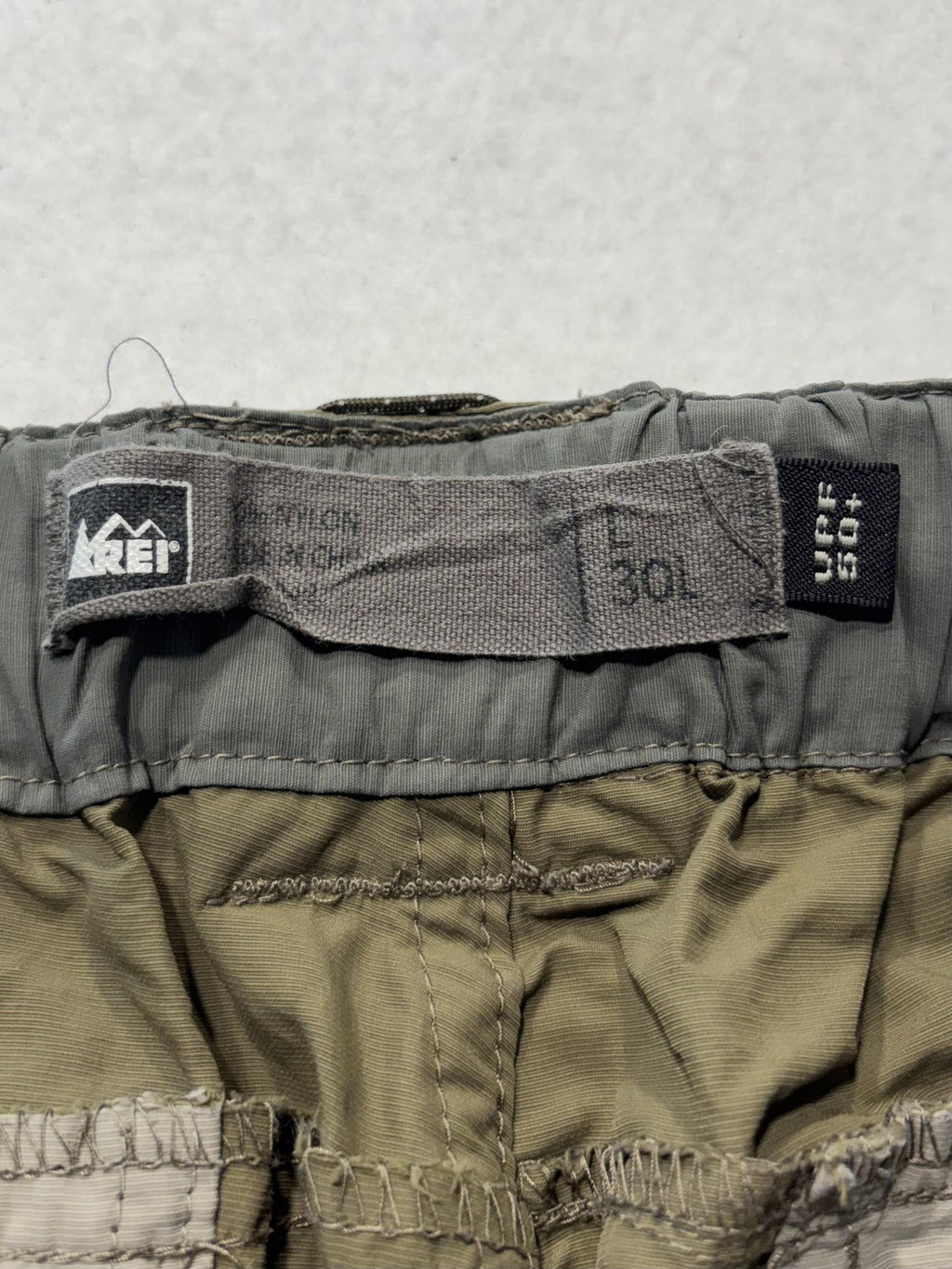 REI Cargo Pants Mens Large Green Nylon Elastic Waist UPF 50 Hiking Outdoor